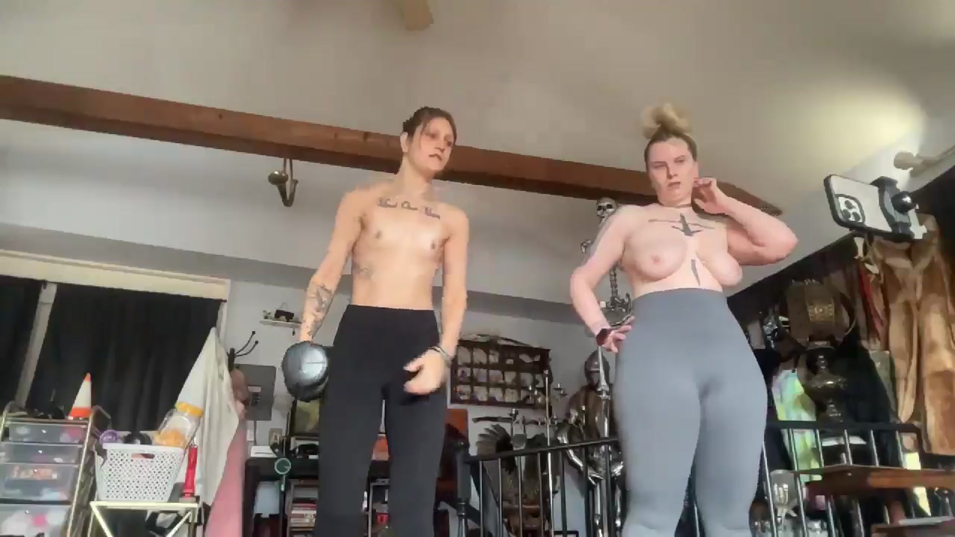 Gallery image thumbnail from Kezzlovesyou's myfreecams stream on, 04/14/2025, 15:01 image 19 of 20