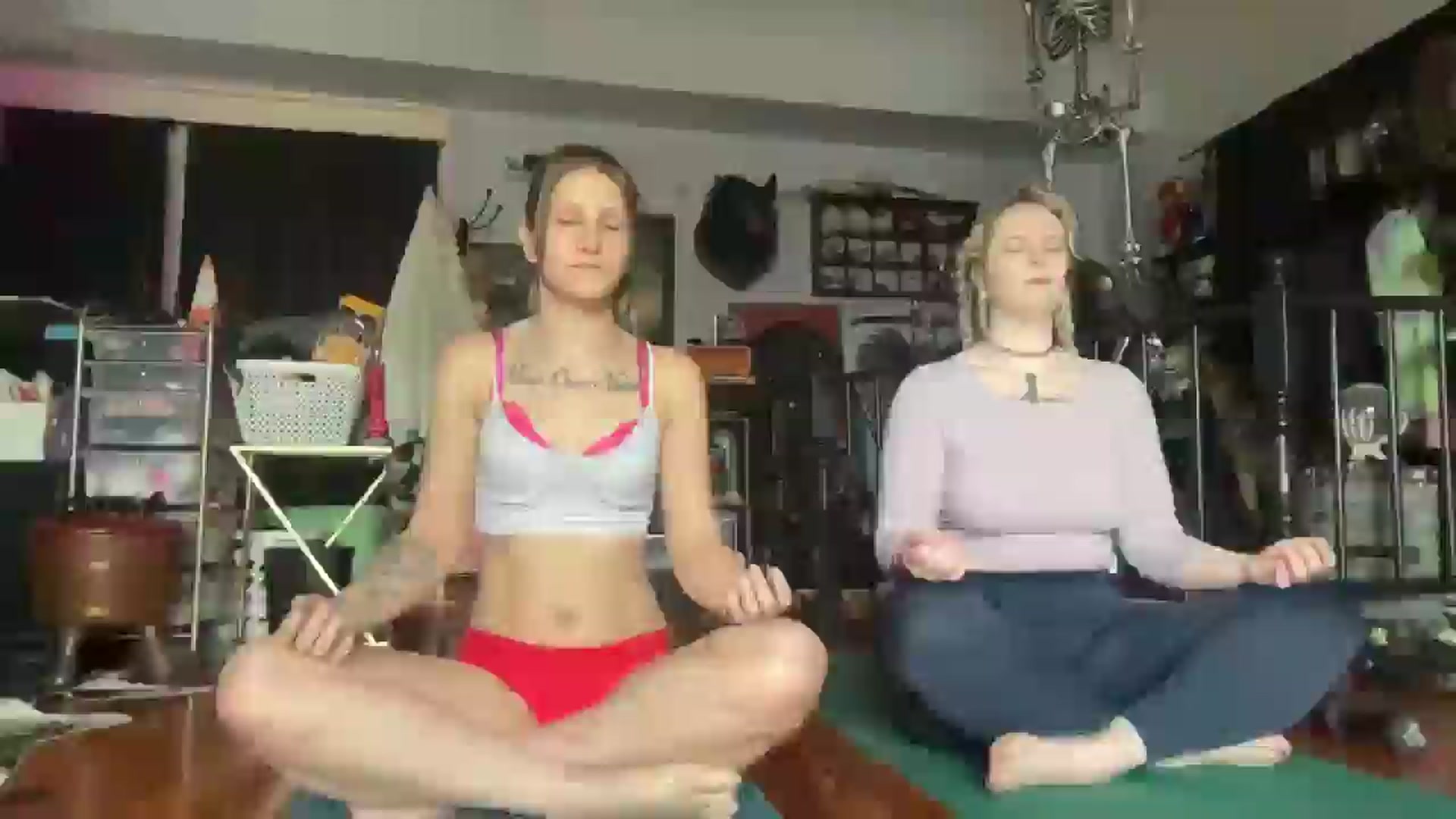 Gallery image thumbnail from Kezzlovesyou's myfreecams stream on, 04/15/2025, 15:56 image 2 of 20