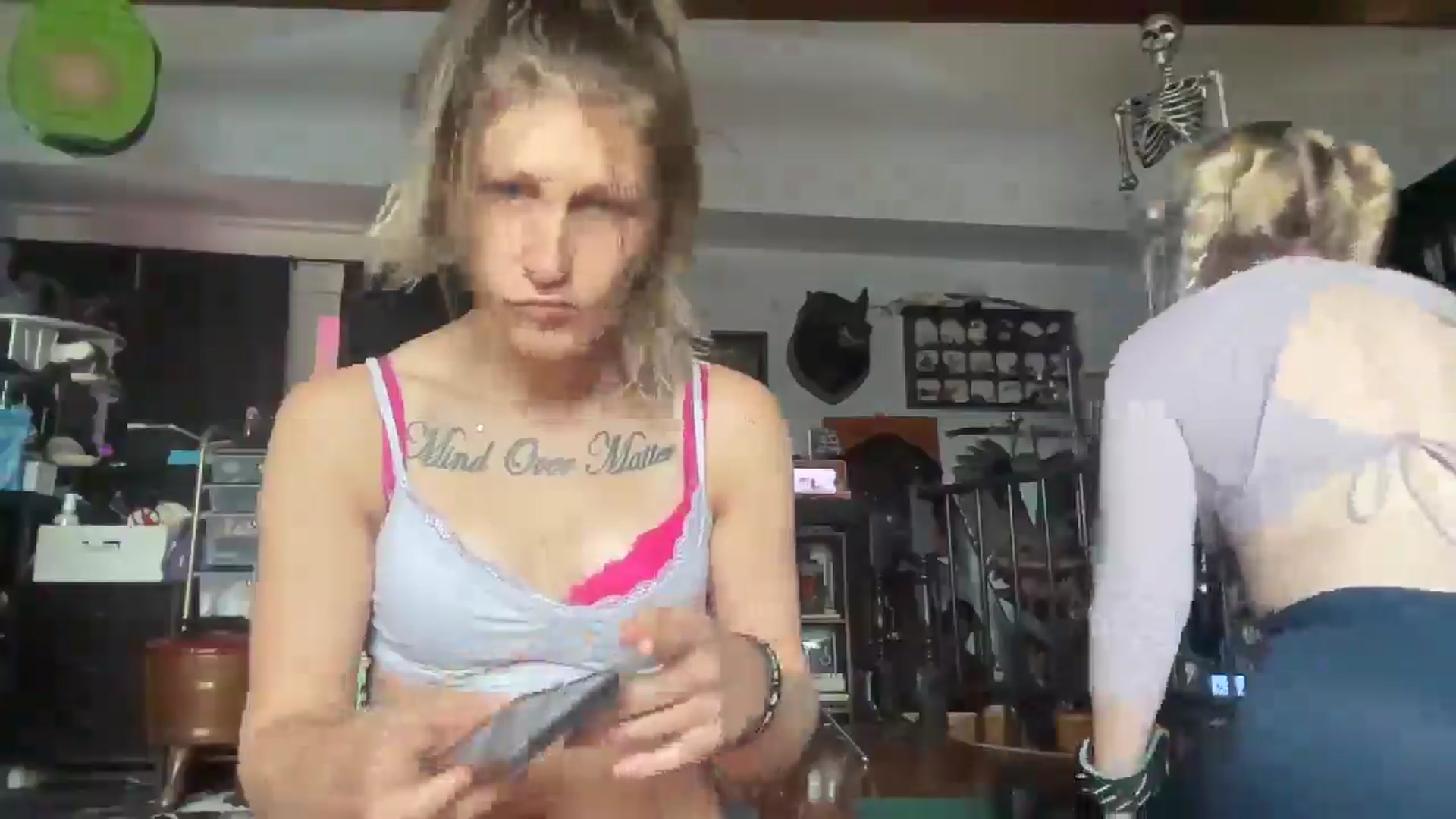 Gallery image thumbnail from Kezzlovesyou's myfreecams stream on, 04/15/2025, 15:56 image 15 of 20