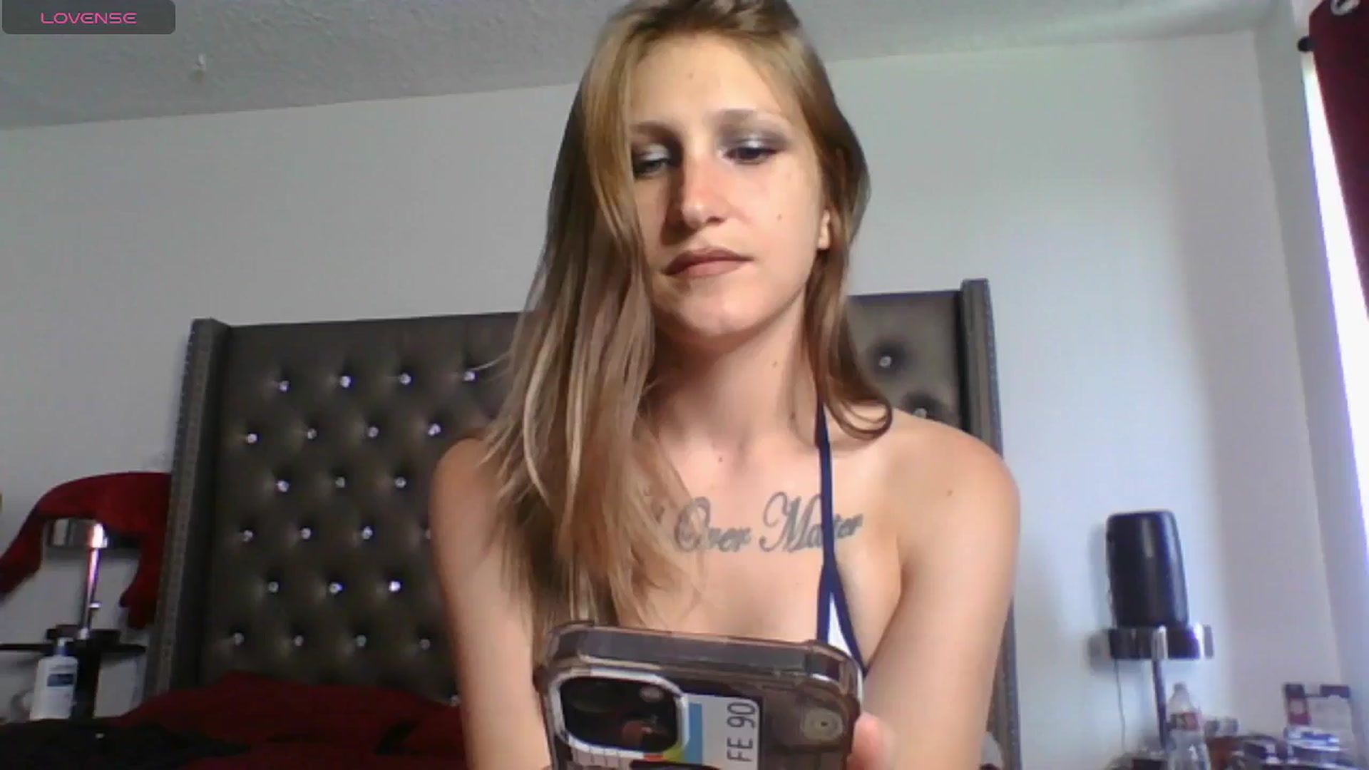 Gallery image thumbnail from Kezzlovesyou's myfreecams stream on, 06/05/2025, 22:36 image 9 of 20