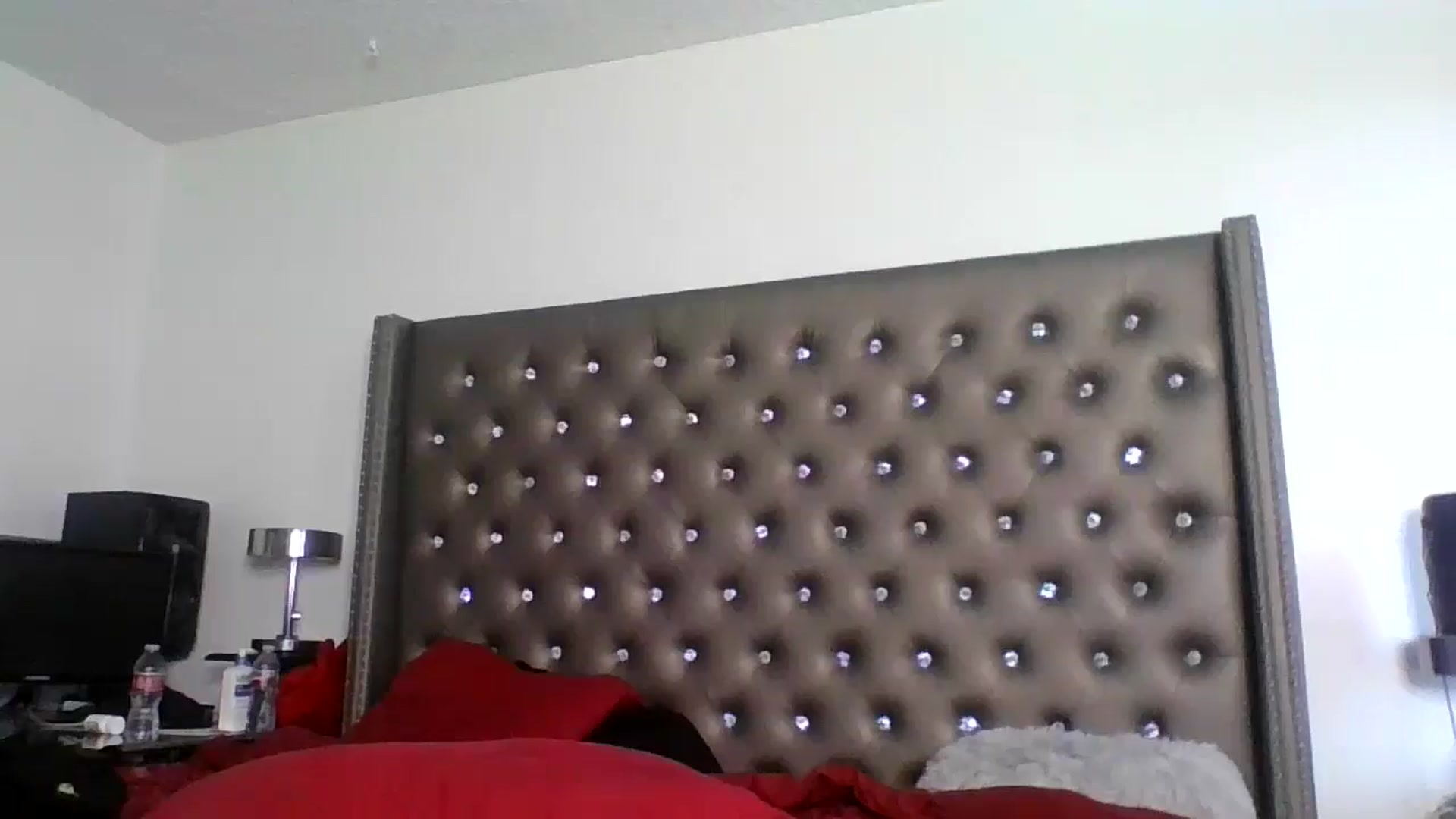 Gallery image thumbnail from Kezzlovesyou's myfreecams stream on, 06/19/2025, 24:49 image 7 of 20
