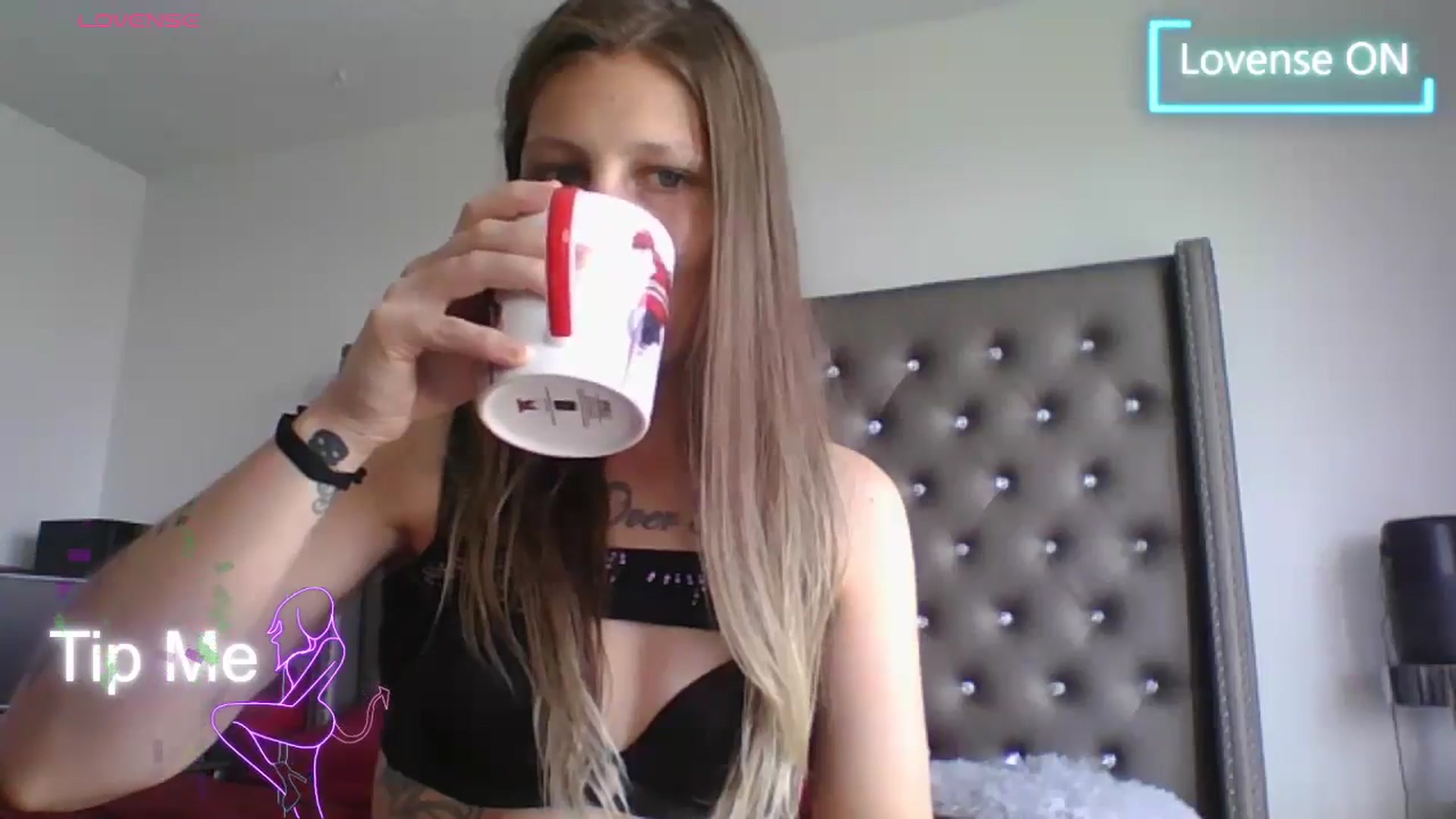 Gallery image thumbnail from Kezzlovesyou's myfreecams stream on, 06/21/2025, 23:28 image 3 of 20