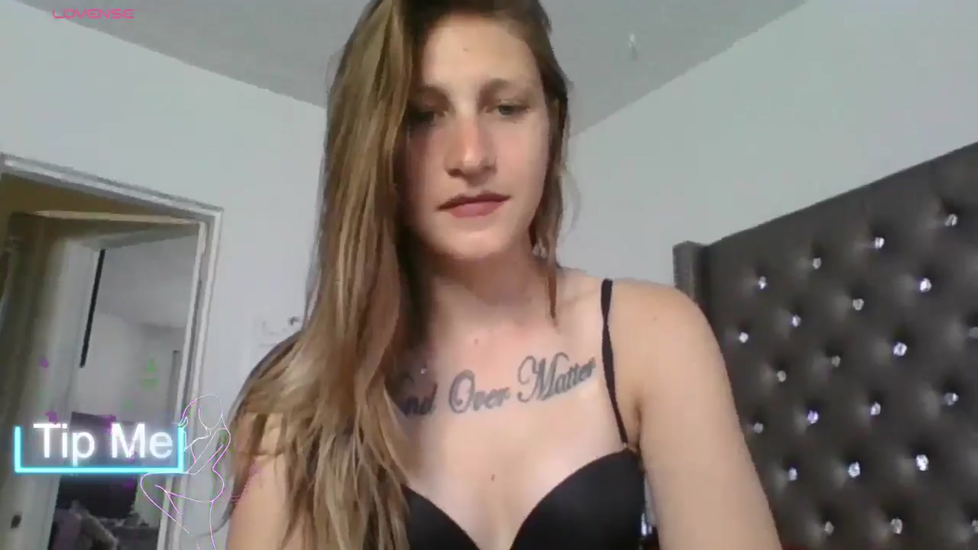 Gallery image thumbnail from Kezzlovesyou's myfreecams stream on, 06/22/2025, 24:51 image 9 of 20