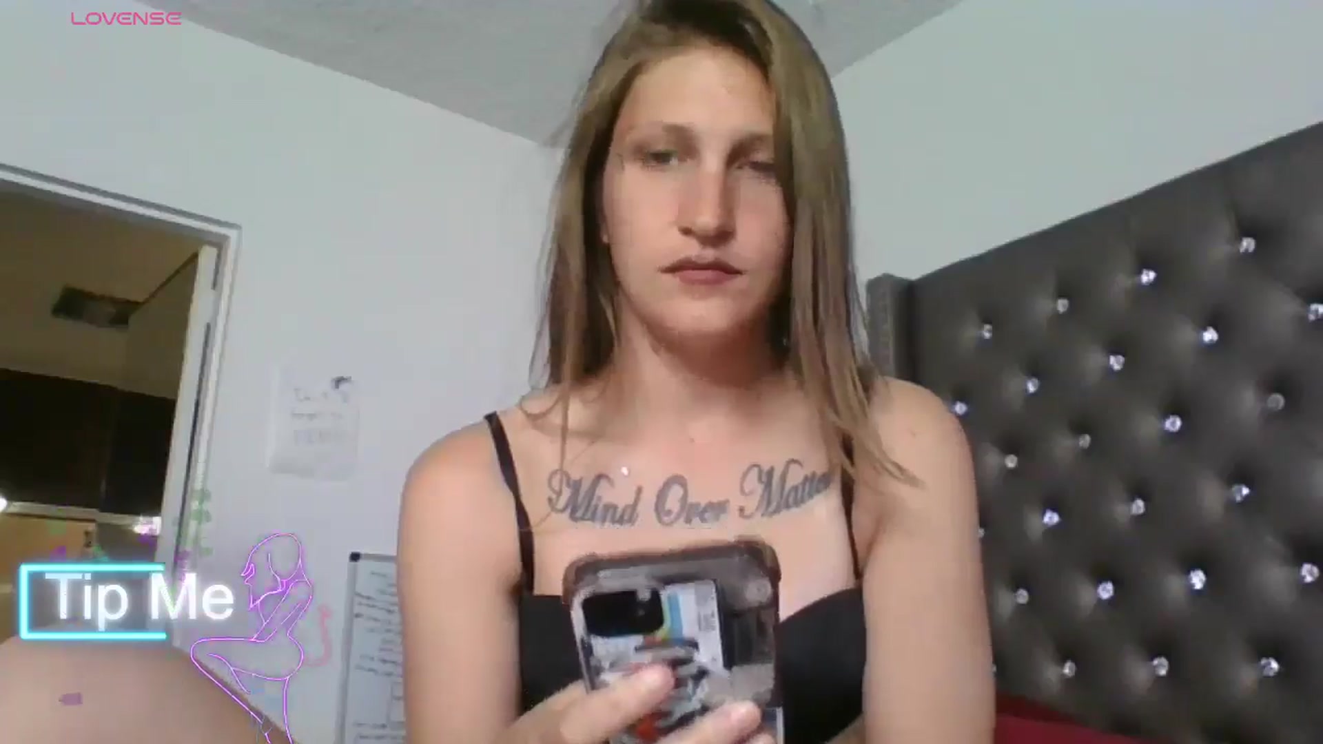 Gallery image thumbnail from Kezzlovesyou's myfreecams stream on, 06/22/2025, 01:39 image 5 of 20
