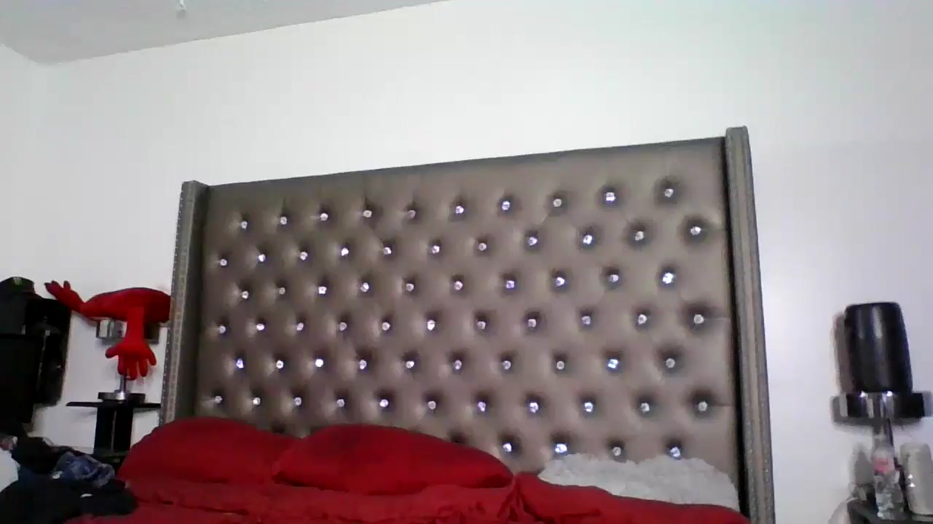 Gallery image thumbnail from Kezzlovesyou's myfreecams stream on, 07/01/2025, 04:43 image 9 of 20