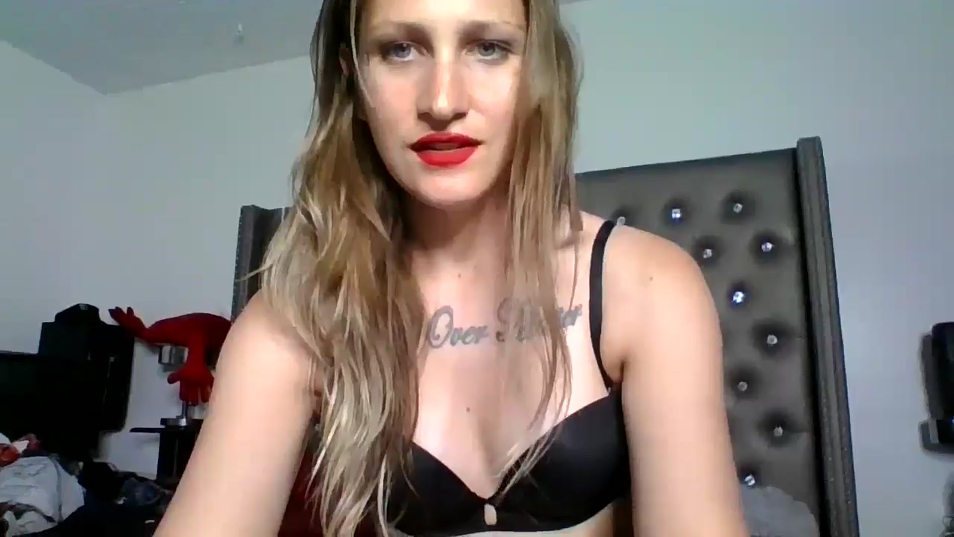 Gallery image thumbnail from Kezzlovesyou's myfreecams stream on, 07/01/2025, 04:43 image 11 of 20