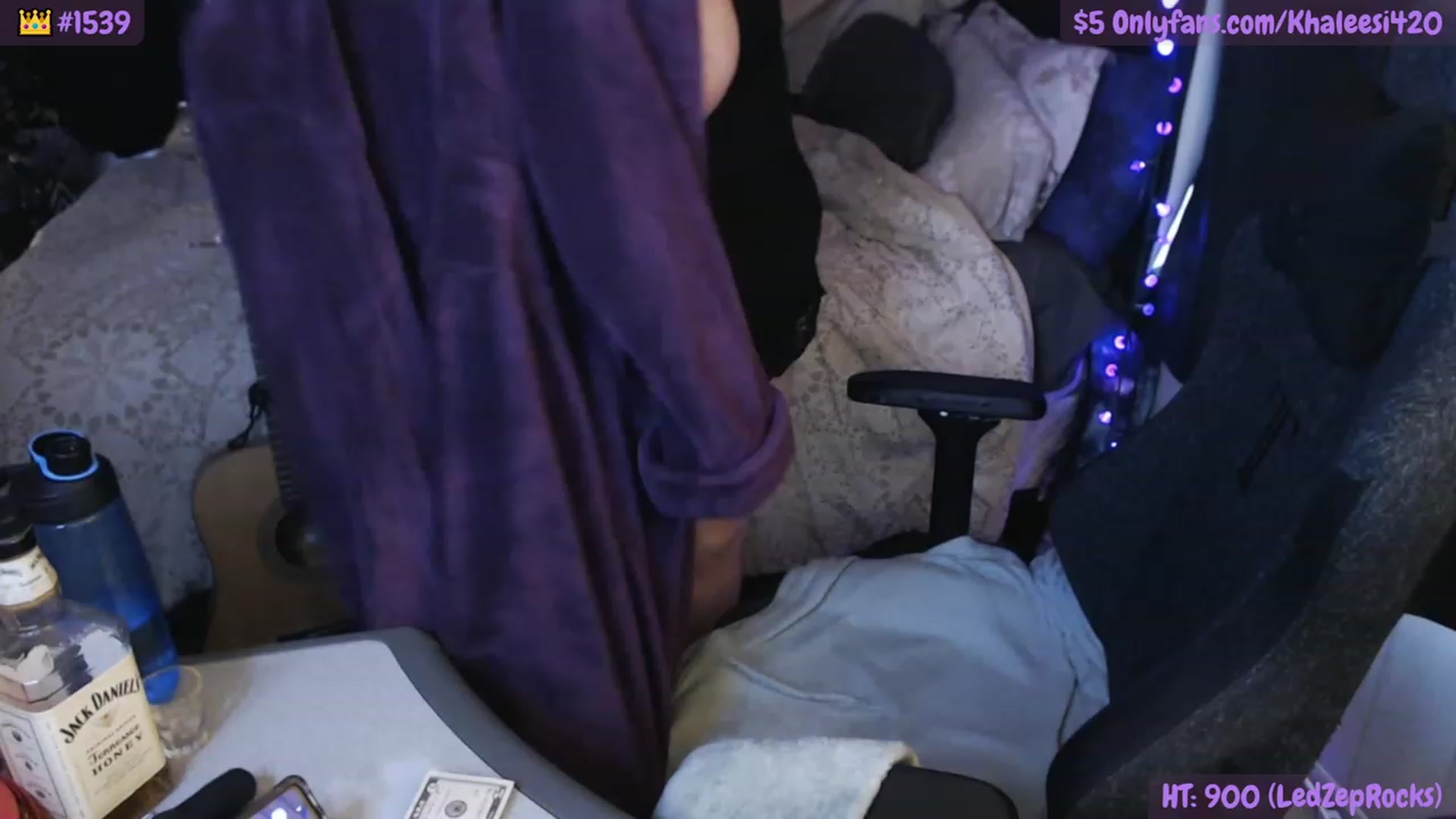 Gallery image thumbnail from Khaleesi420's myfreecams stream on, 12/11/2022, 15:21 image 9 of 20