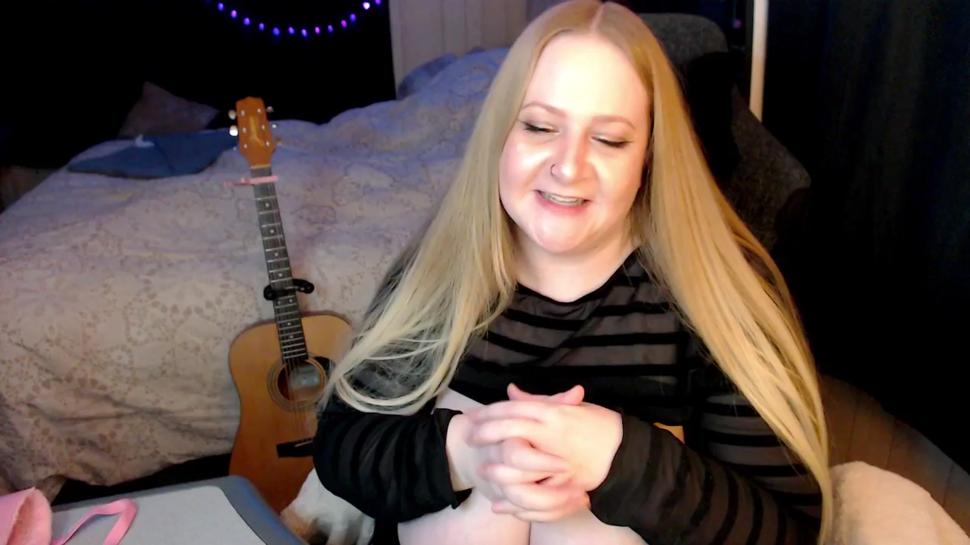 Gallery image thumbnail from Khaleesi420's myfreecams stream on, 03/29/2025, 09:35 image 3 of 20