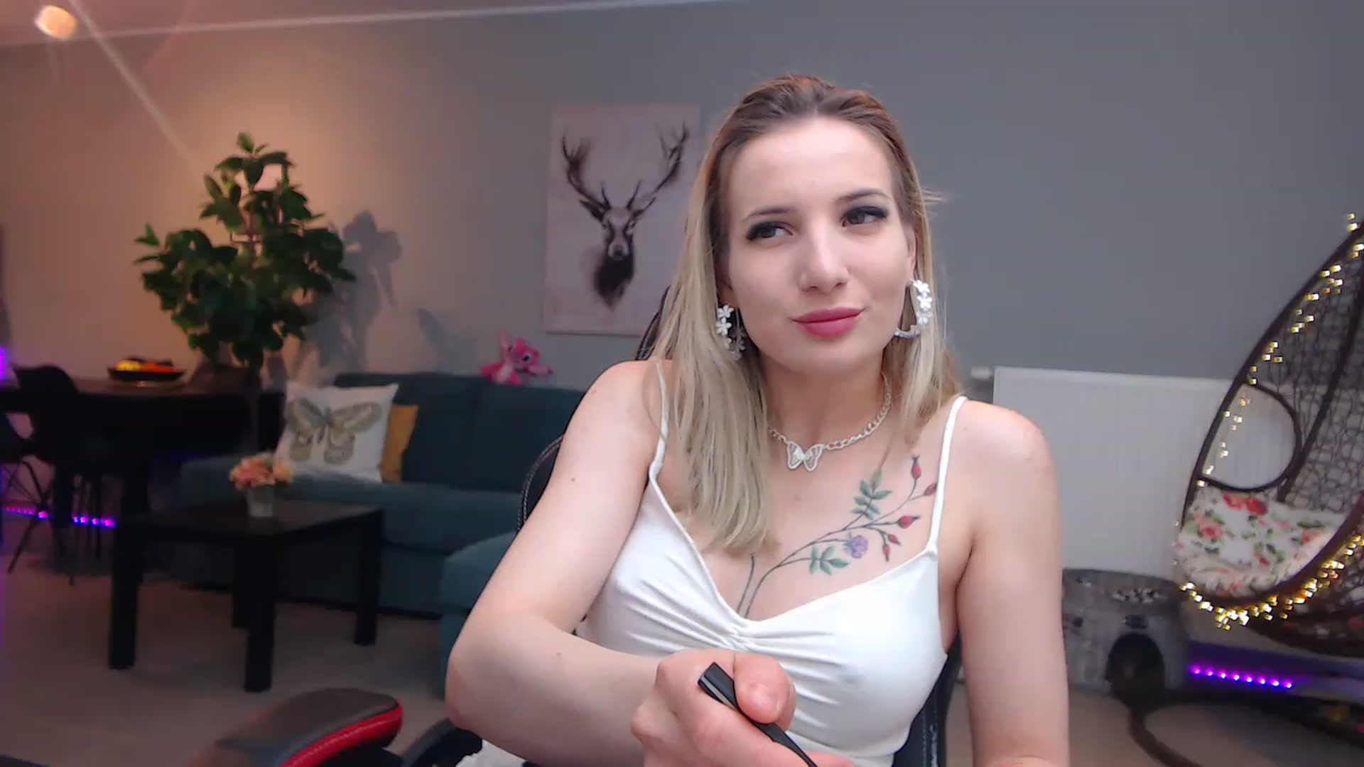 Gallery image thumbnail from KhalessiST's myfreecams stream on, 02/24/2023, 08:45 image 8 of 20