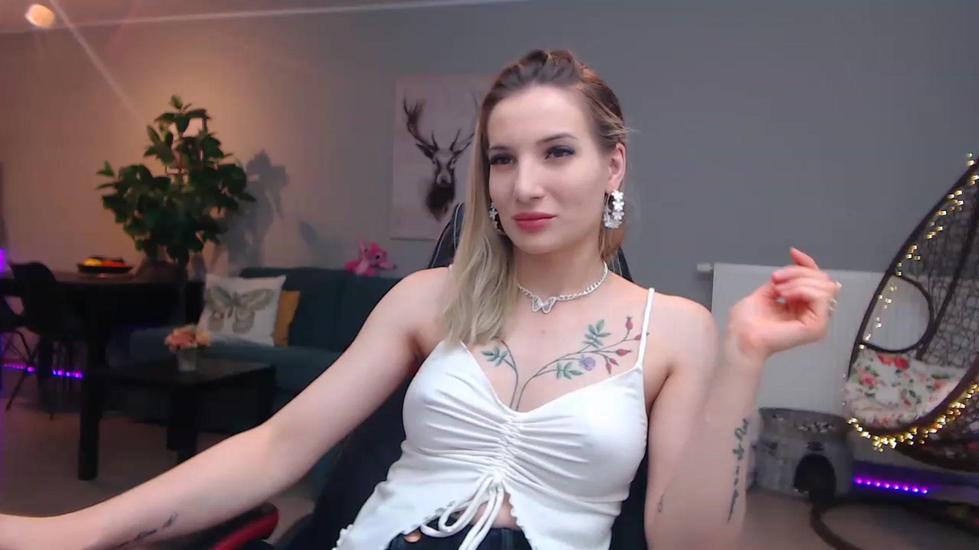 Gallery image thumbnail from KhalessiST's myfreecams stream on, 02/24/2023, 08:45 image 2 of 20