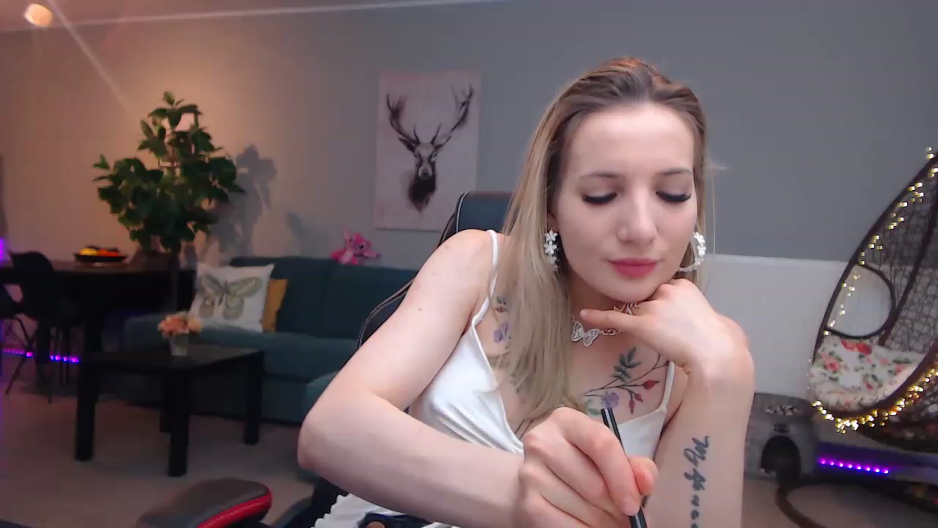 Gallery image thumbnail from KhalessiST's myfreecams stream on, 02/24/2023, 08:45 image 6 of 20