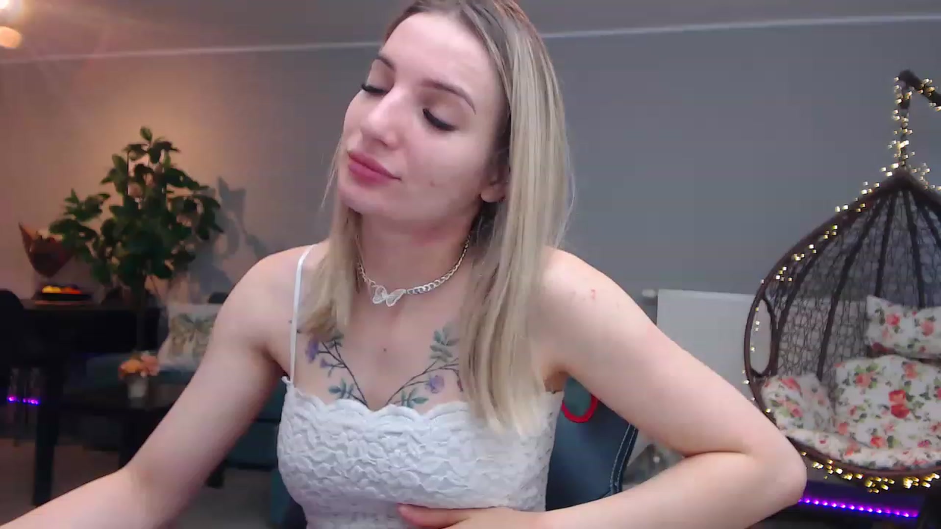 Gallery image thumbnail from KhalessiST's myfreecams stream on, 02/26/2023, 08:59 image 4 of 20