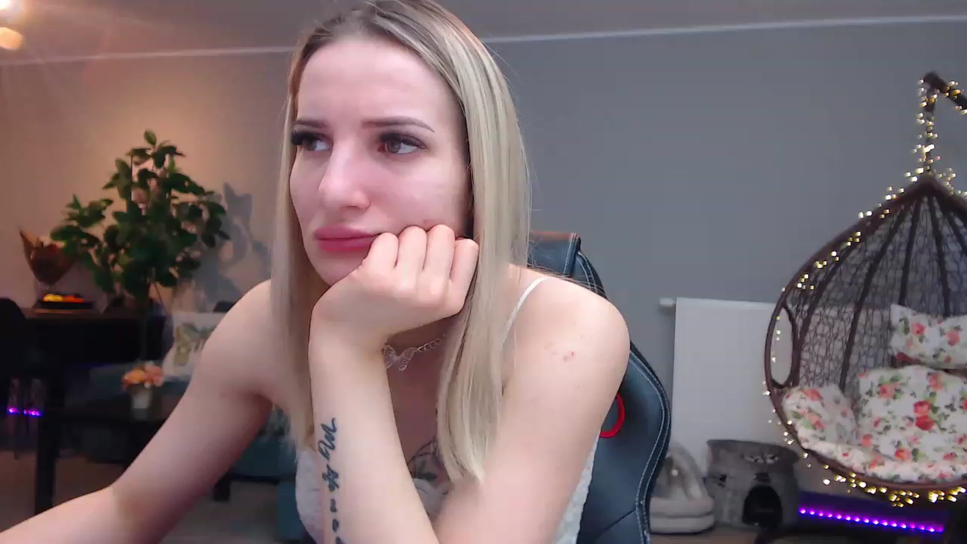 Gallery image thumbnail from KhalessiST's myfreecams stream on, 02/26/2023, 08:59 image 2 of 20