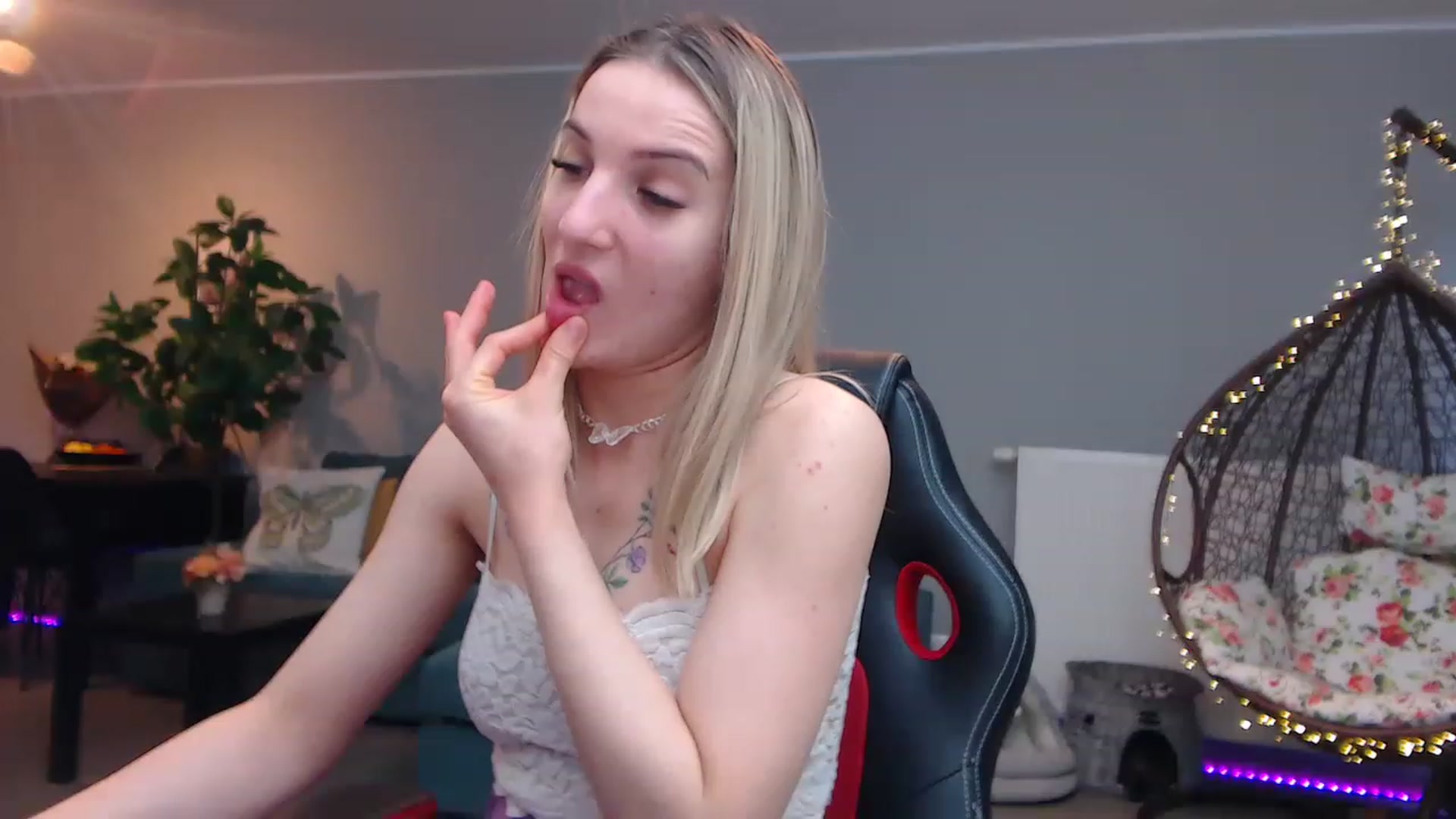 Gallery image thumbnail from KhalessiST's myfreecams stream on, 02/26/2023, 08:59 image 12 of 20