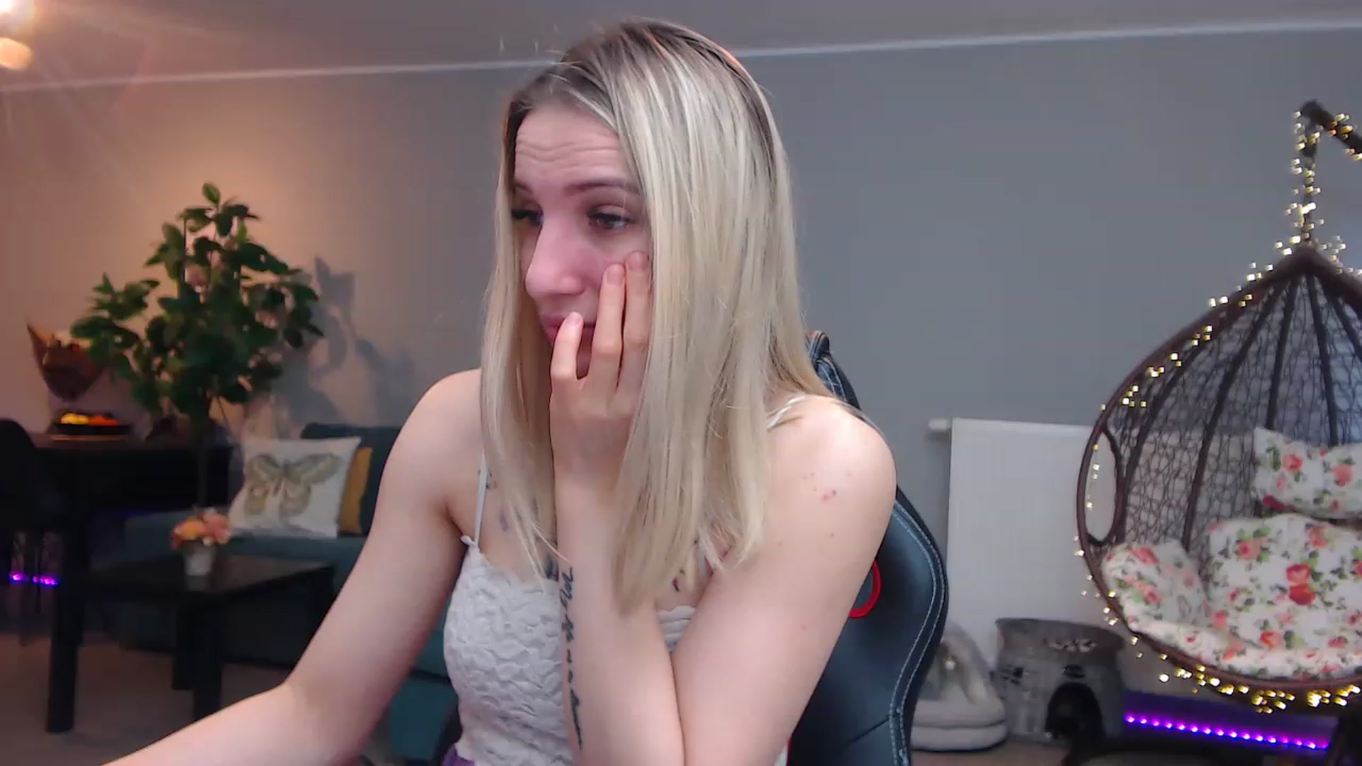 Gallery image thumbnail from KhalessiST's myfreecams stream on, 02/26/2023, 08:59 image 17 of 20