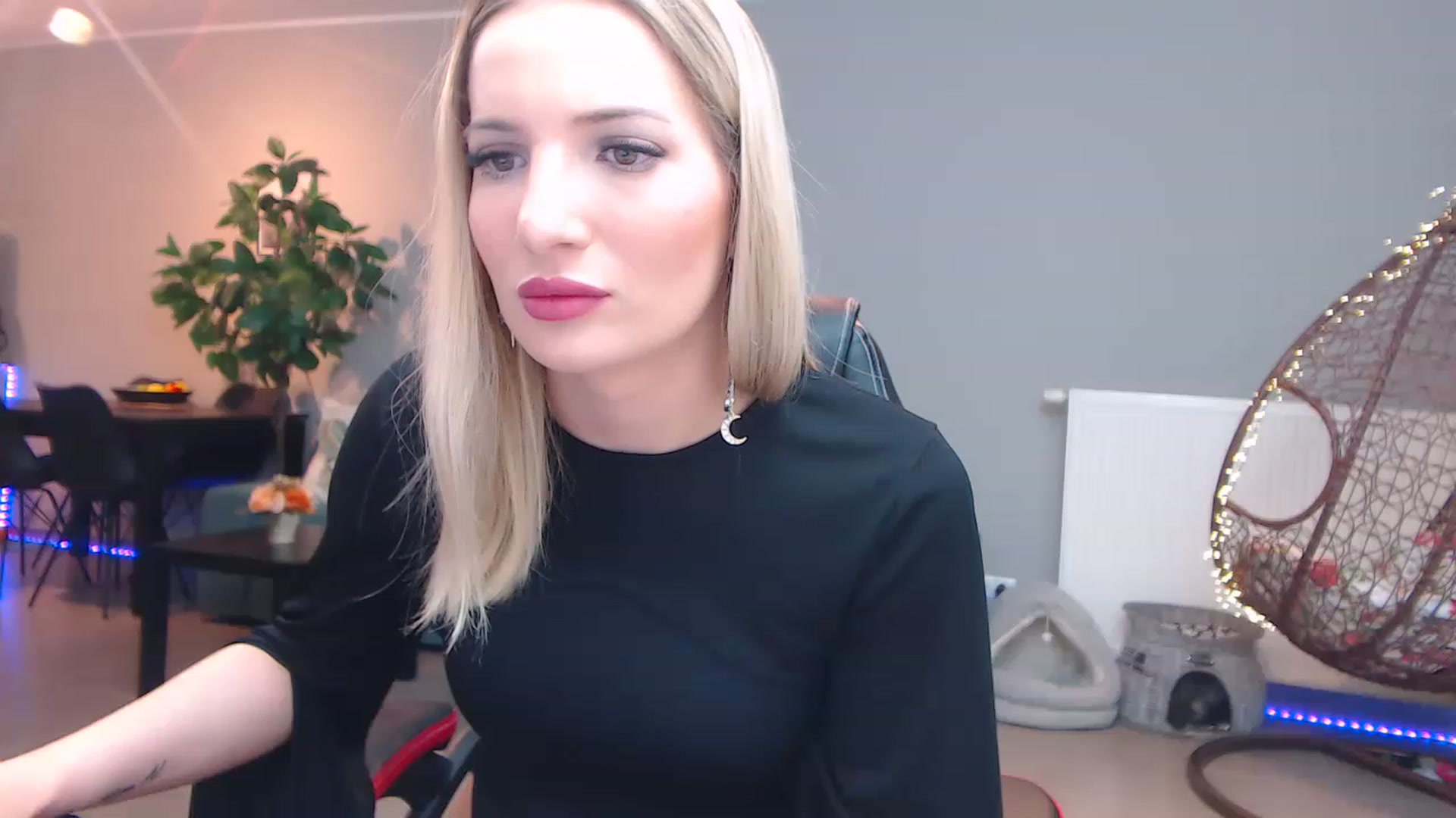 Gallery image thumbnail from KhalessiST's myfreecams stream on, 02/28/2023, 08:38 image 20 of 20