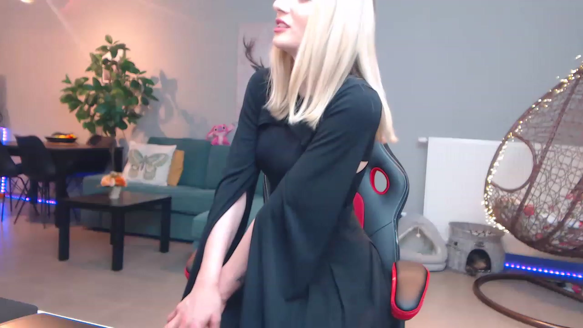 Gallery image thumbnail from KhalessiST's myfreecams stream on, 02/28/2023, 08:38 image 10 of 20