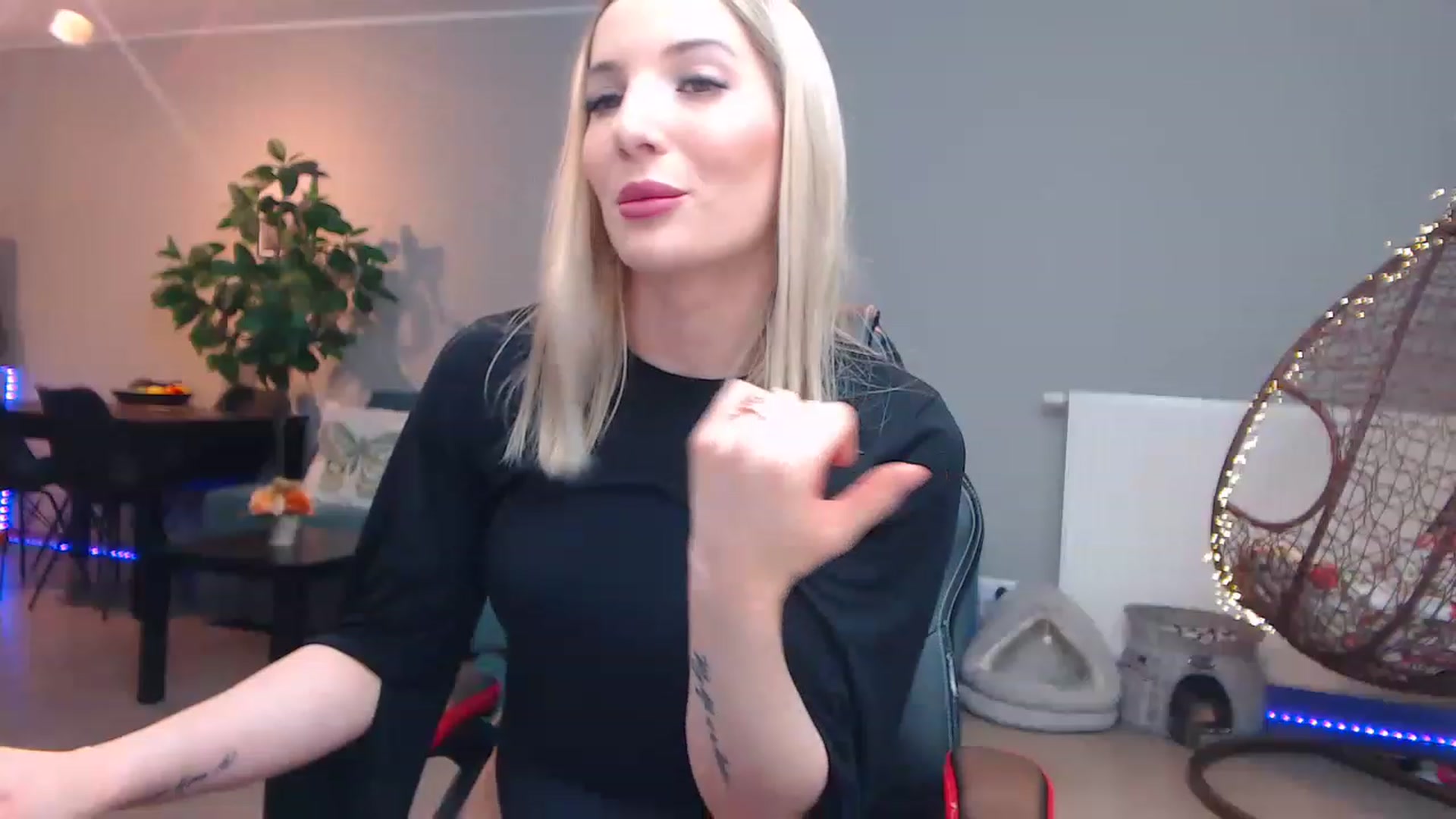 Gallery image thumbnail from KhalessiST's myfreecams stream on, 02/28/2023, 08:38 image 15 of 20