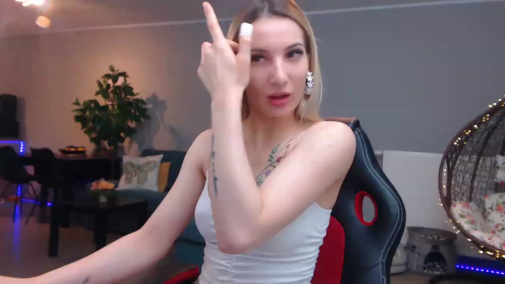 Gallery image thumbnail from KhalessiST's myfreecams stream on, 03/08/2023, 09:47 image 1 of 20