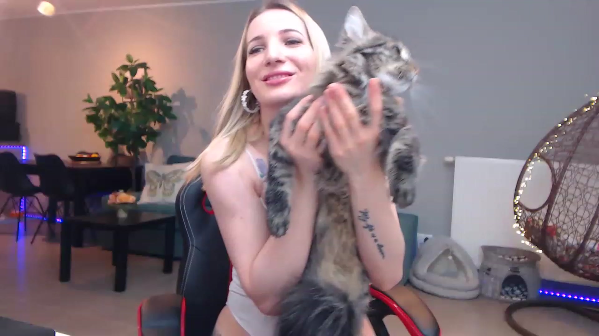 Gallery image thumbnail from KhalessiST's myfreecams stream on, 03/08/2023, 09:47 image 18 of 20