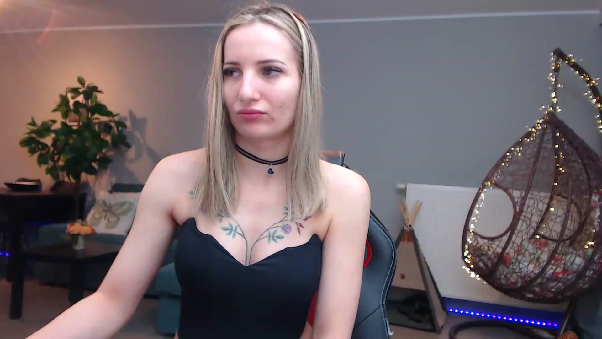 Gallery image thumbnail from KhalessiST's myfreecams stream on, 03/19/2023, 09:29 image 18 of 20