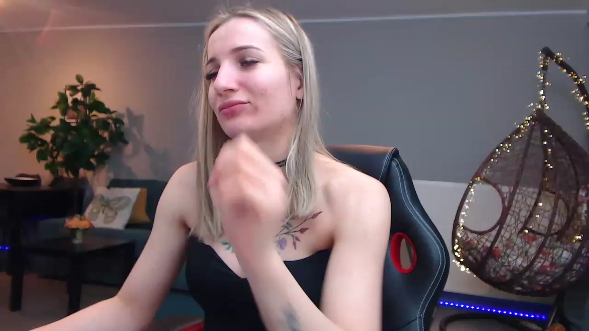 Gallery image thumbnail from KhalessiST's myfreecams stream on, 03/19/2023, 09:29 image 7 of 20