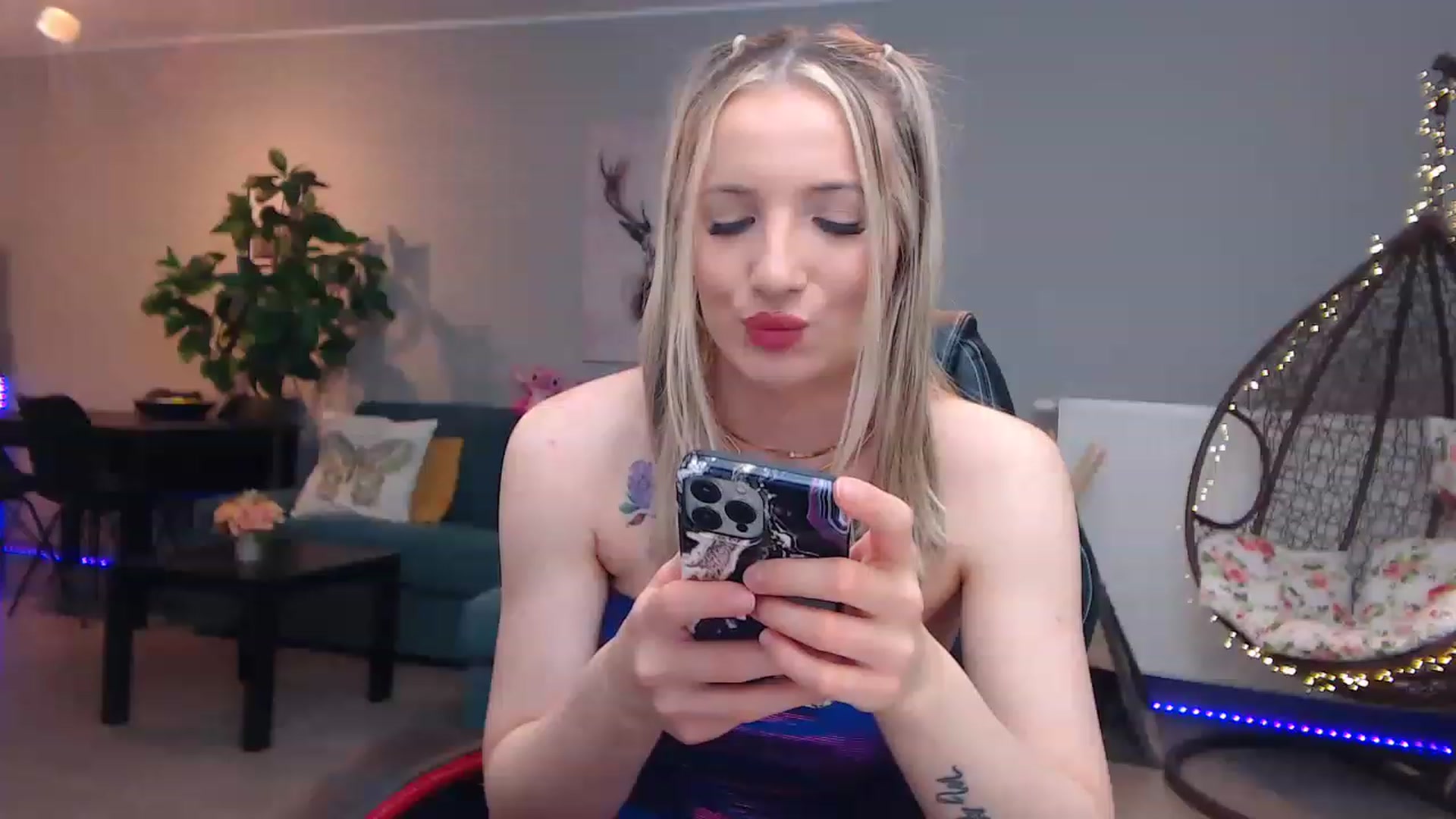 Gallery image thumbnail from KhalessiST's myfreecams stream on, 03/28/2023, 08:16 image 20 of 20