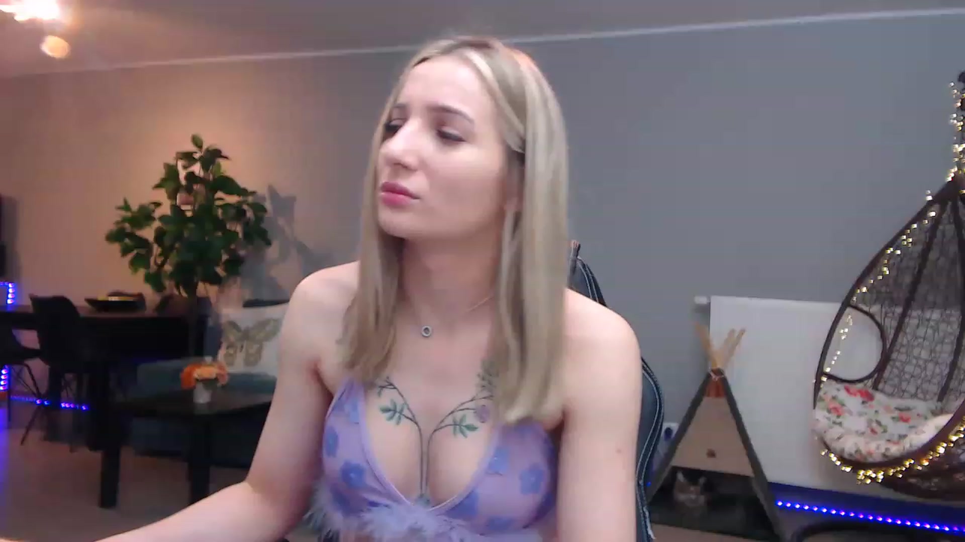 Gallery image thumbnail from KhalessiST's myfreecams stream on, 03/29/2023, 08:03 image 18 of 20