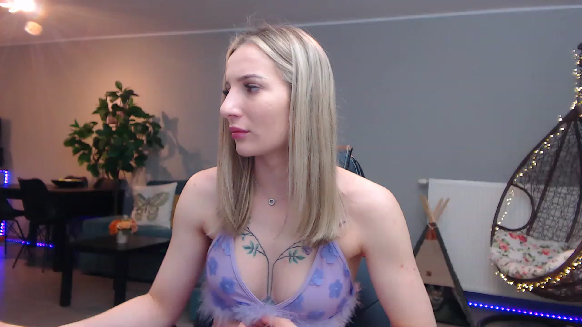 Gallery image thumbnail from KhalessiST's myfreecams stream on, 03/29/2023, 08:03 image 17 of 20