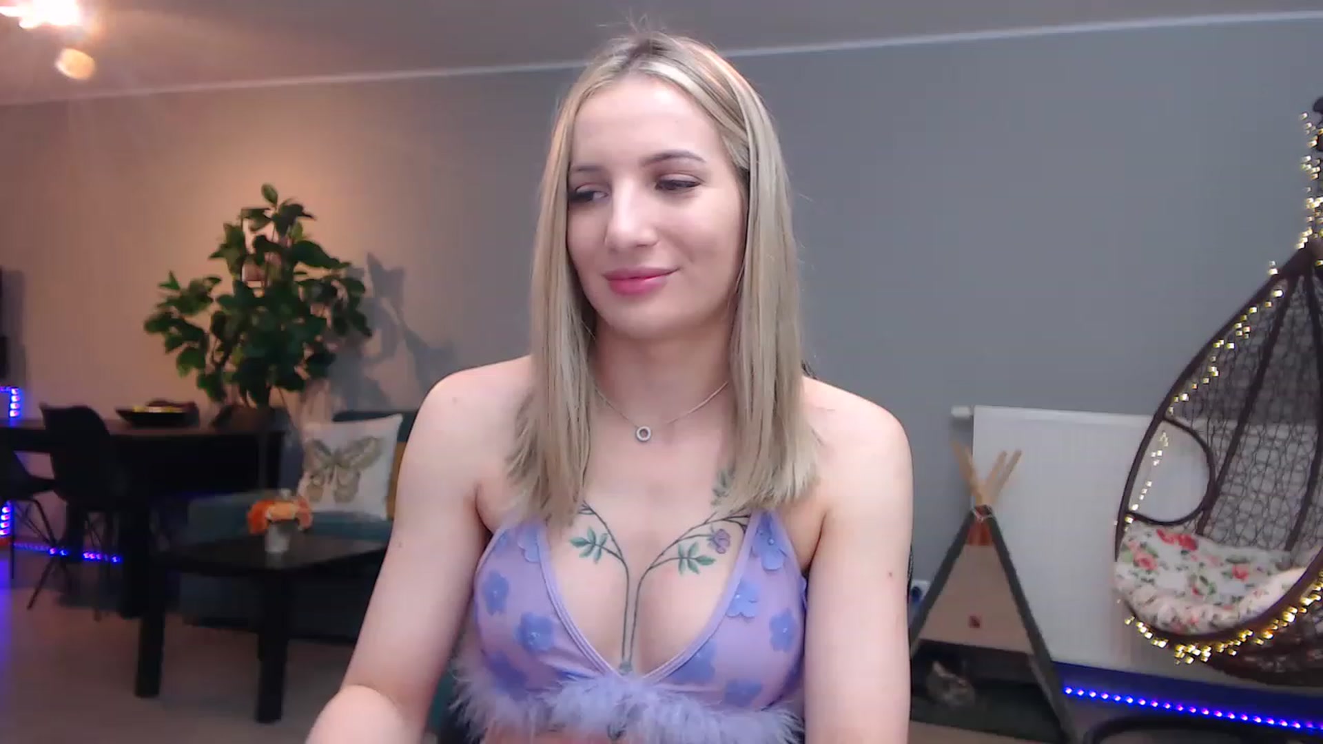 Gallery image thumbnail from KhalessiST's myfreecams stream on, 03/29/2023, 08:03 image 15 of 20