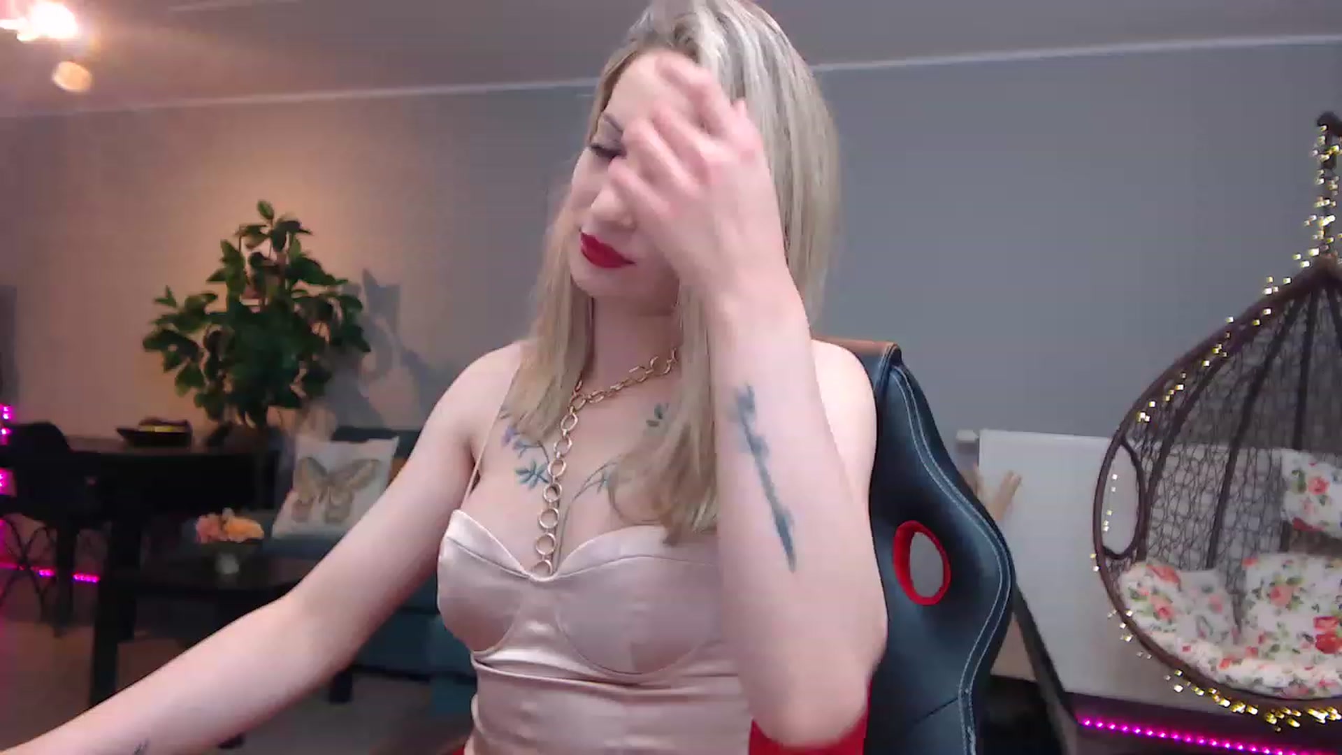 Gallery image thumbnail from KhalessiST's myfreecams stream on, 04/04/2023, 07:40 image 9 of 20
