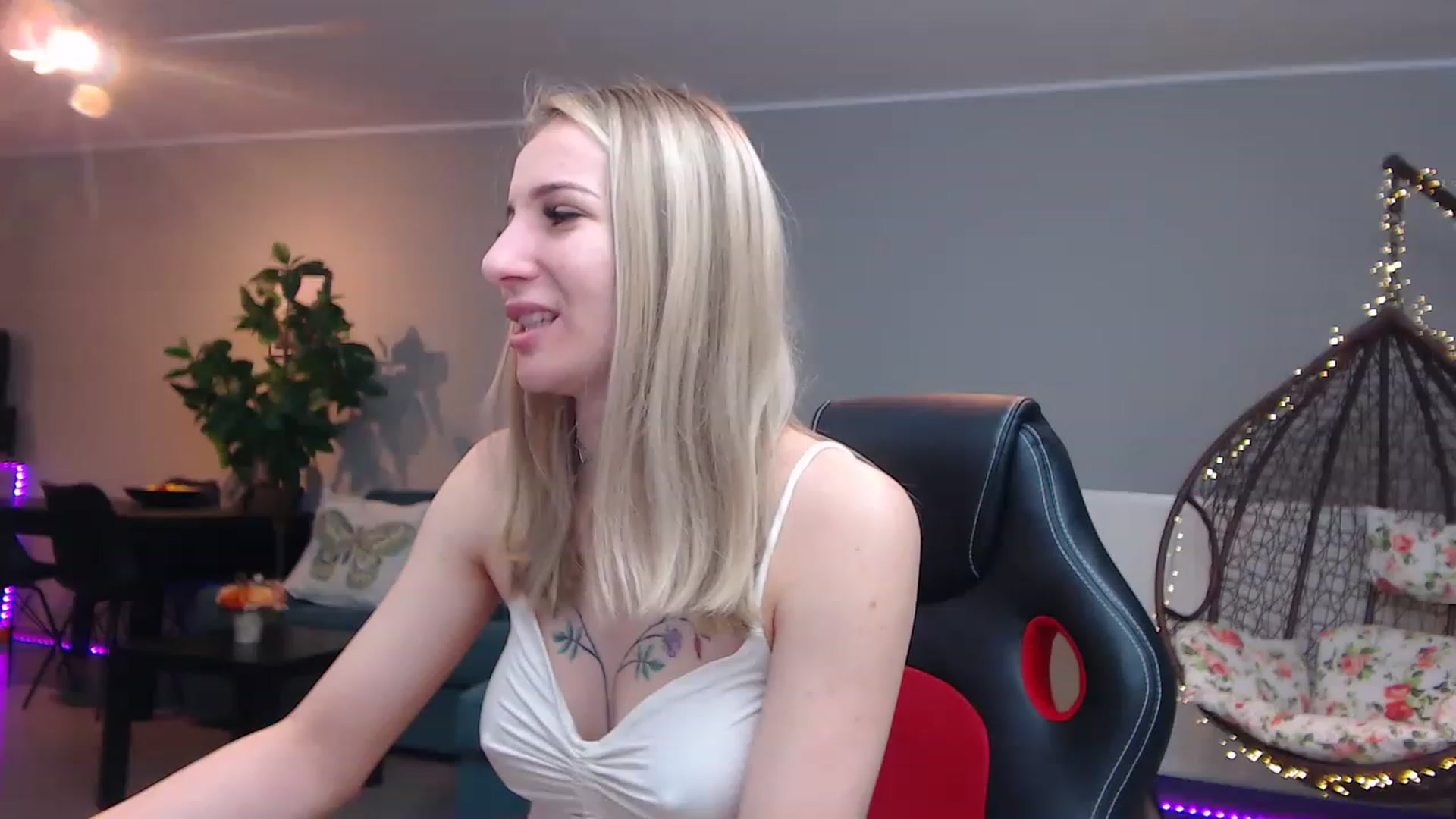 Gallery image thumbnail from KhalessiST's myfreecams stream on, 04/13/2023, 08:10 image 3 of 20