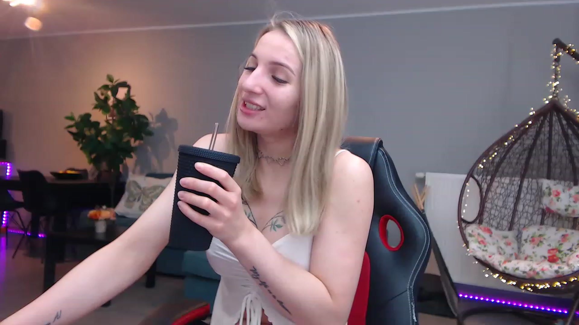 Gallery image thumbnail from KhalessiST's myfreecams stream on, 04/13/2023, 08:10 image 6 of 20