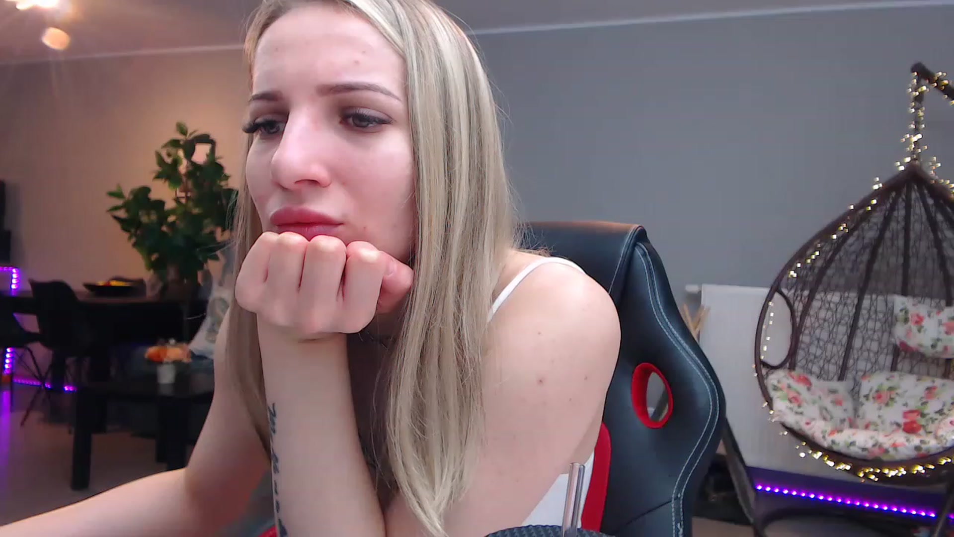 Gallery image thumbnail from KhalessiST's myfreecams stream on, 04/13/2023, 08:10 image 11 of 20