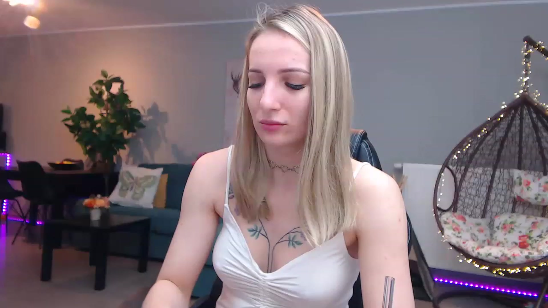 Gallery image thumbnail from KhalessiST's myfreecams stream on, 04/13/2023, 08:10 image 9 of 20