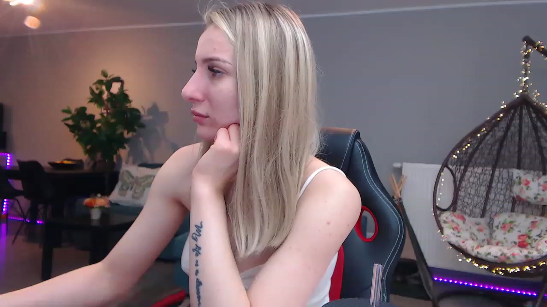 Gallery image thumbnail from KhalessiST's myfreecams stream on, 04/13/2023, 08:10 image 12 of 20