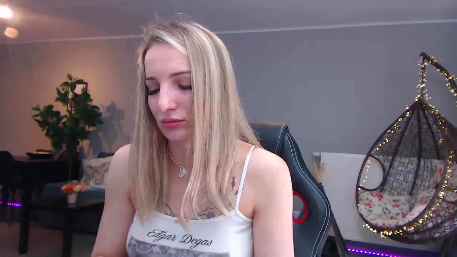 Gallery image thumbnail from KhalessiST's myfreecams stream on, 04/19/2023, 08:54 image 19 of 20