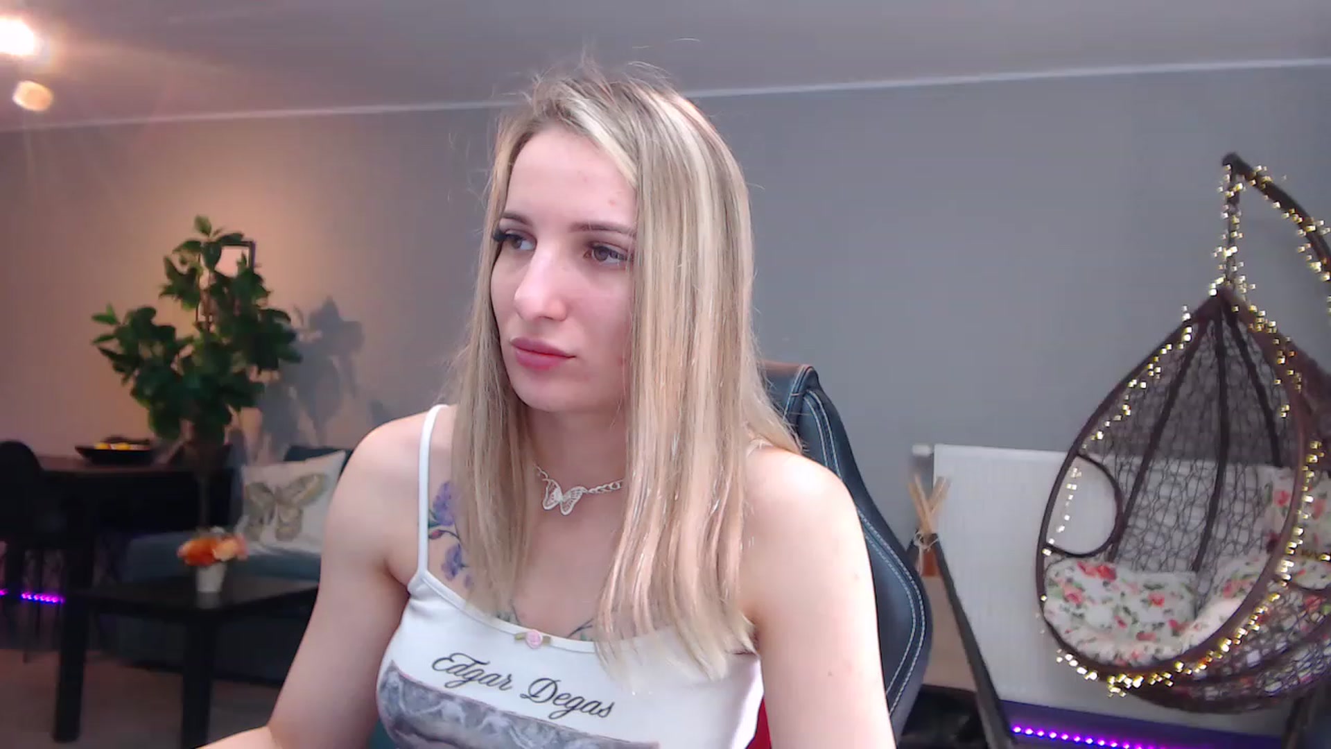 Gallery image thumbnail from KhalessiST's myfreecams stream on, 04/19/2023, 08:54 image 12 of 20