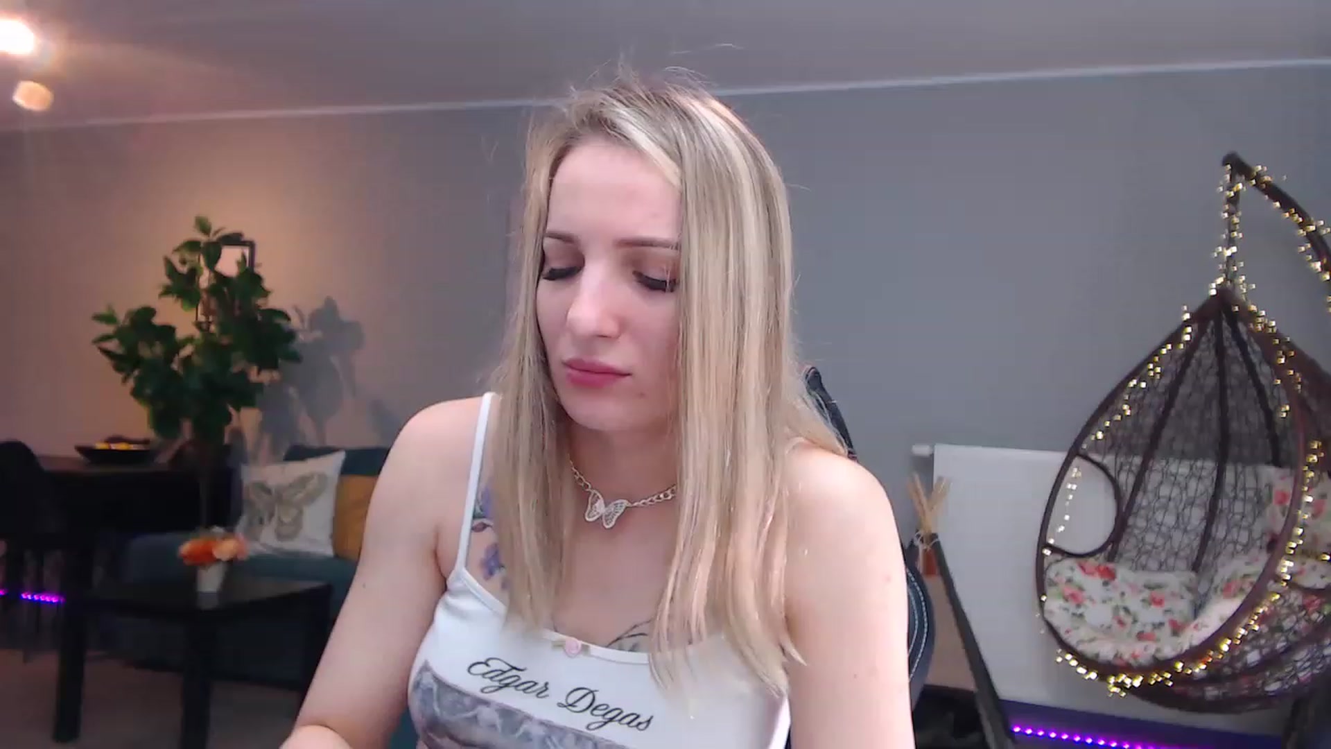 Gallery image thumbnail from KhalessiST's myfreecams stream on, 04/19/2023, 08:54 image 11 of 20