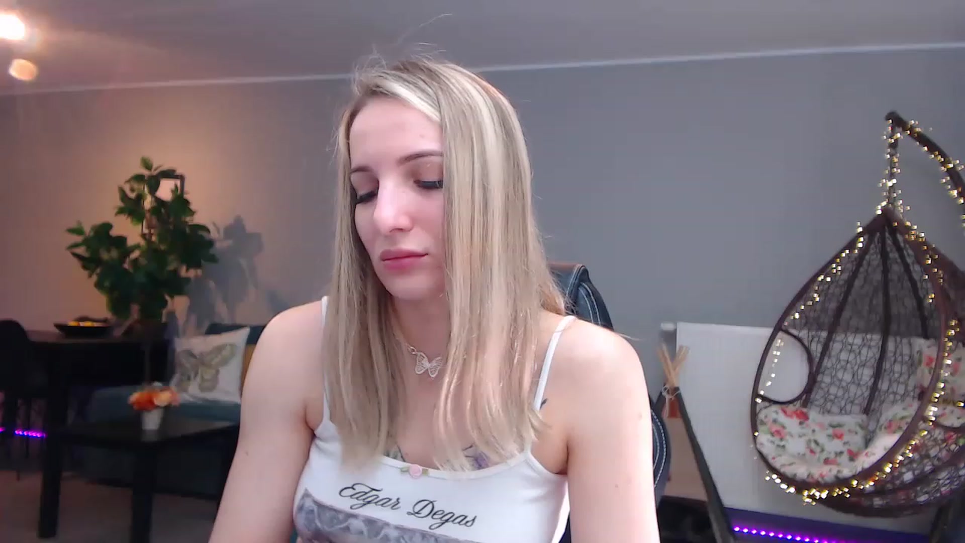 Gallery image thumbnail from KhalessiST's myfreecams stream on, 04/19/2023, 08:54 image 5 of 20