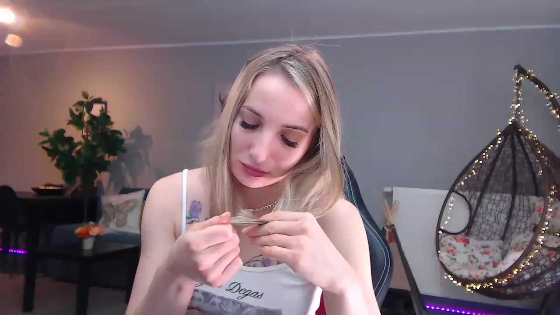 Gallery image thumbnail from KhalessiST's myfreecams stream on, 04/19/2023, 08:54 image 10 of 20