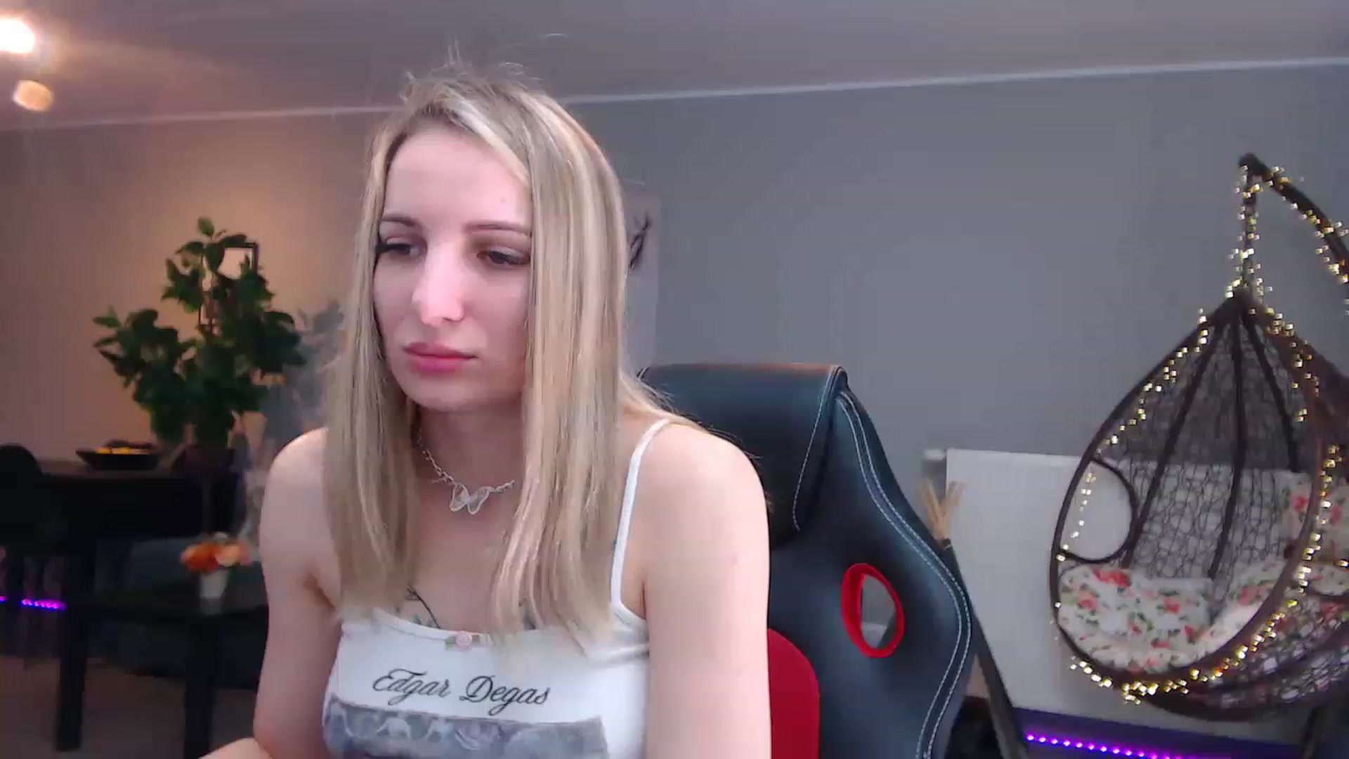 Gallery image thumbnail from KhalessiST's myfreecams stream on, 04/19/2023, 08:54 image 17 of 20