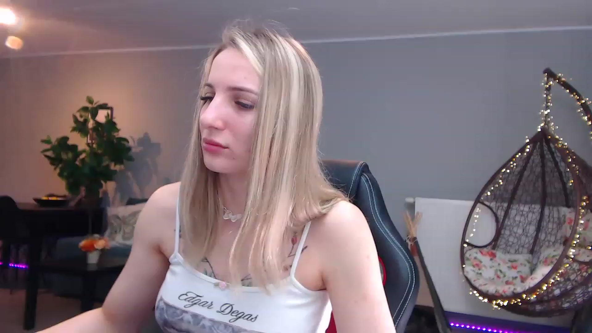 Gallery image thumbnail from KhalessiST's myfreecams stream on, 04/19/2023, 08:54 image 1 of 20