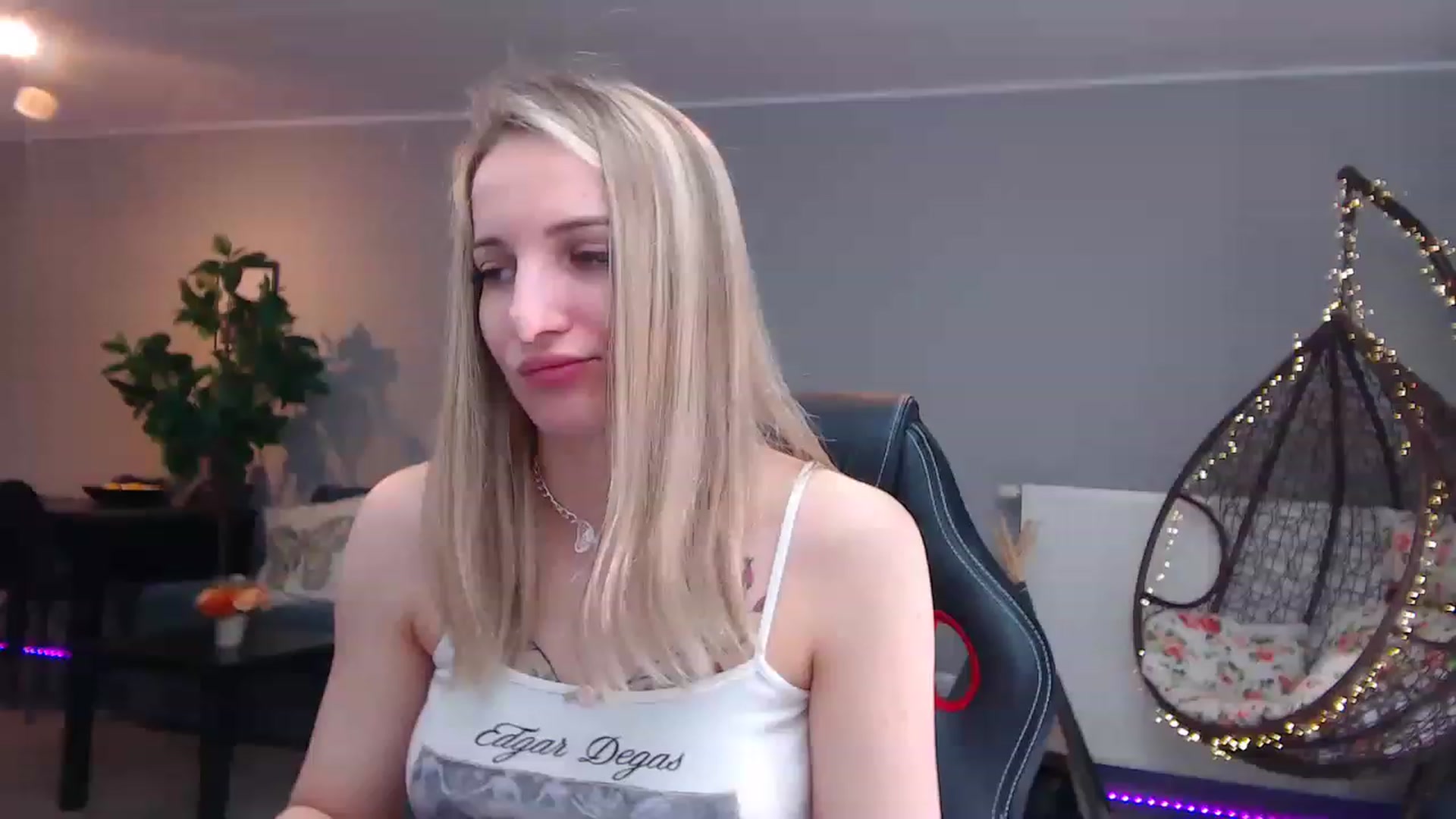 Gallery image thumbnail from KhalessiST's myfreecams stream on, 04/19/2023, 08:54 image 18 of 20