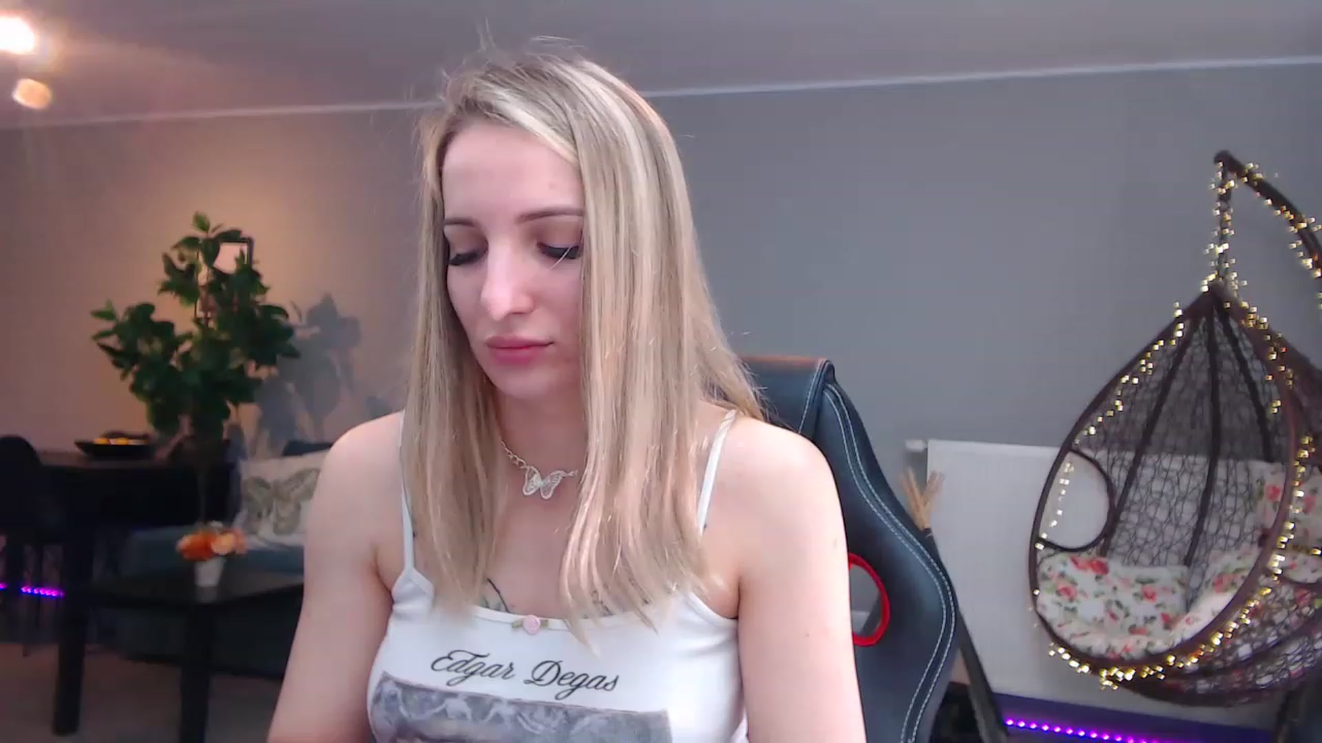 Gallery image thumbnail from KhalessiST's myfreecams stream on, 04/19/2023, 08:54 image 14 of 20