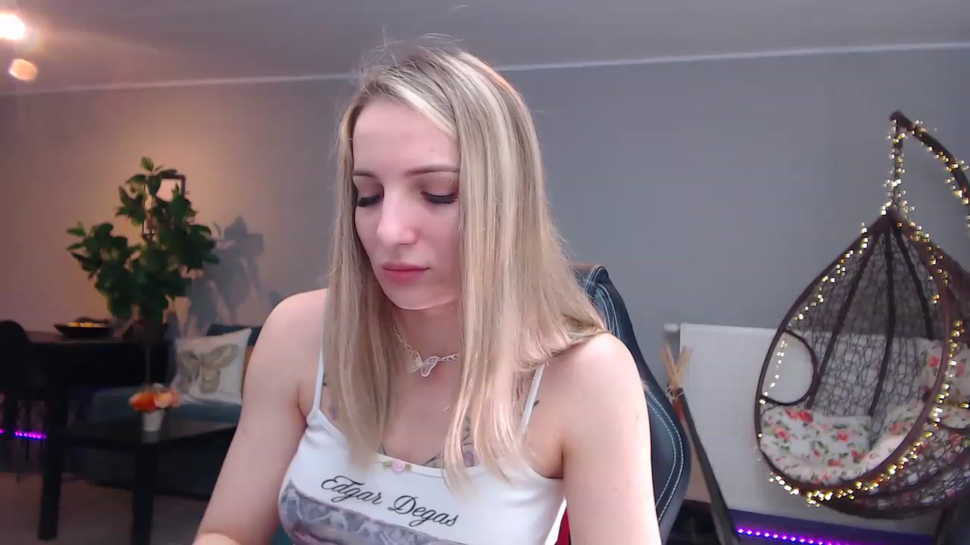 Gallery image thumbnail from KhalessiST's myfreecams stream on, 04/19/2023, 08:54 image 2 of 20