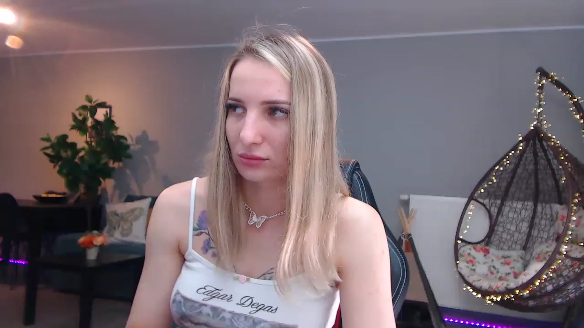Gallery image thumbnail from KhalessiST's myfreecams stream on, 04/19/2023, 08:54 image 9 of 20