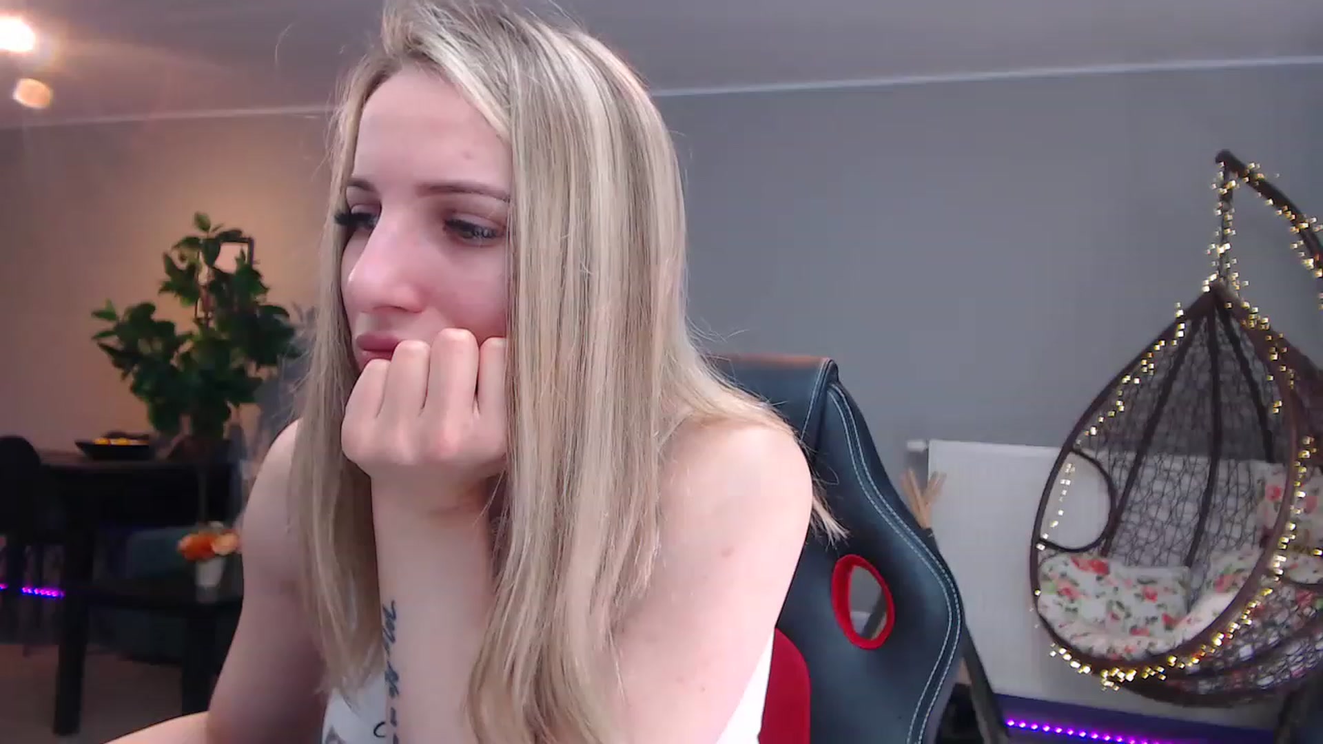 Gallery image thumbnail from KhalessiST's myfreecams stream on, 04/19/2023, 08:54 image 20 of 20