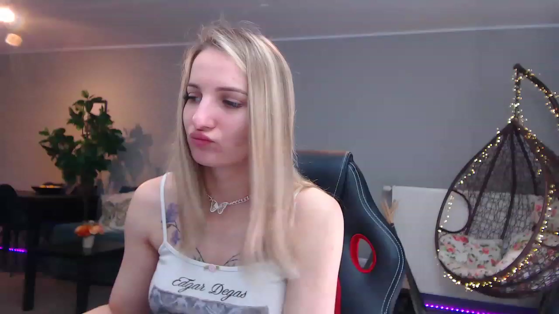 Gallery image thumbnail from KhalessiST's myfreecams stream on, 04/19/2023, 08:54 image 16 of 20