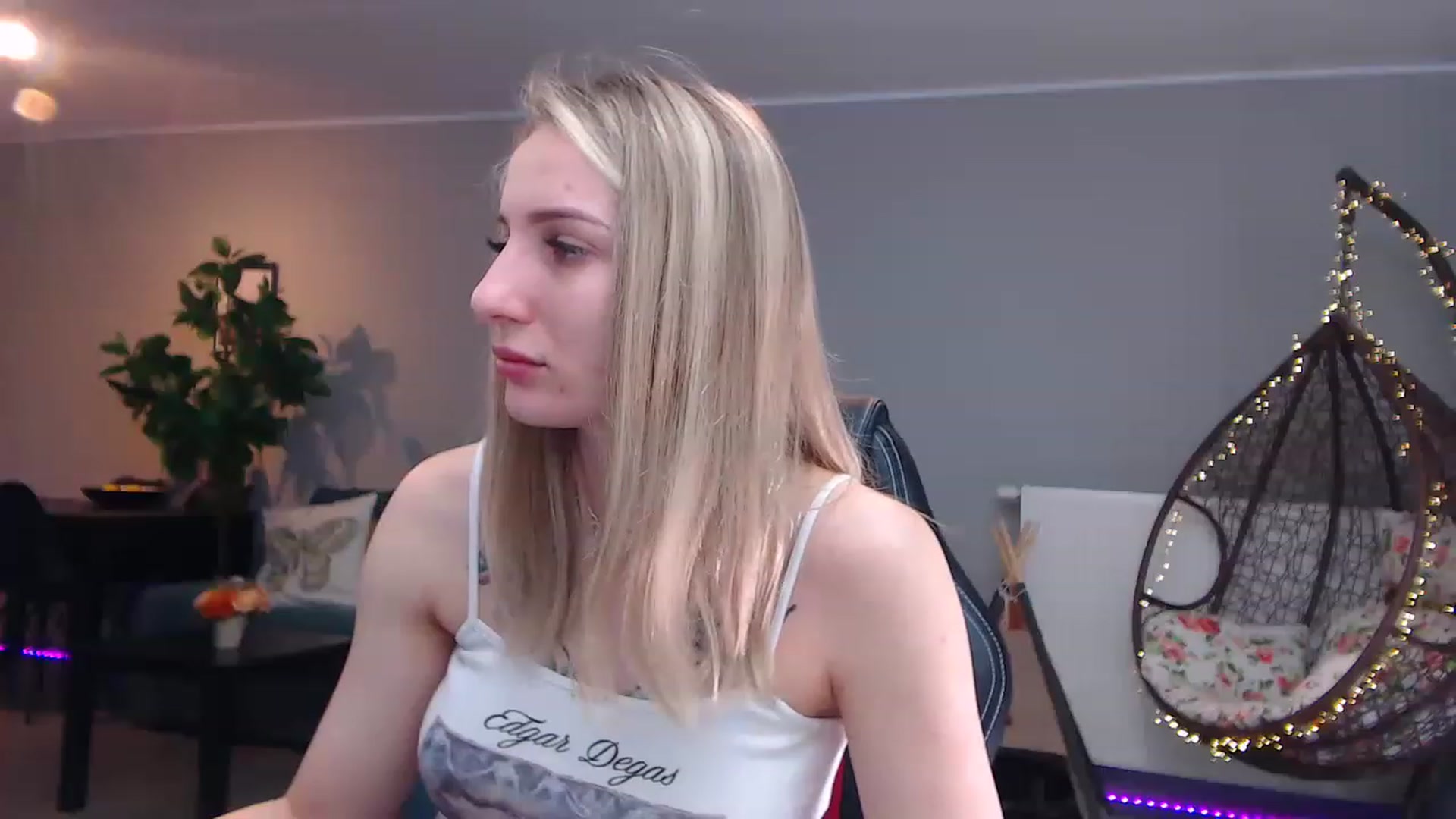 Gallery image thumbnail from KhalessiST's myfreecams stream on, 04/19/2023, 08:54 image 4 of 20